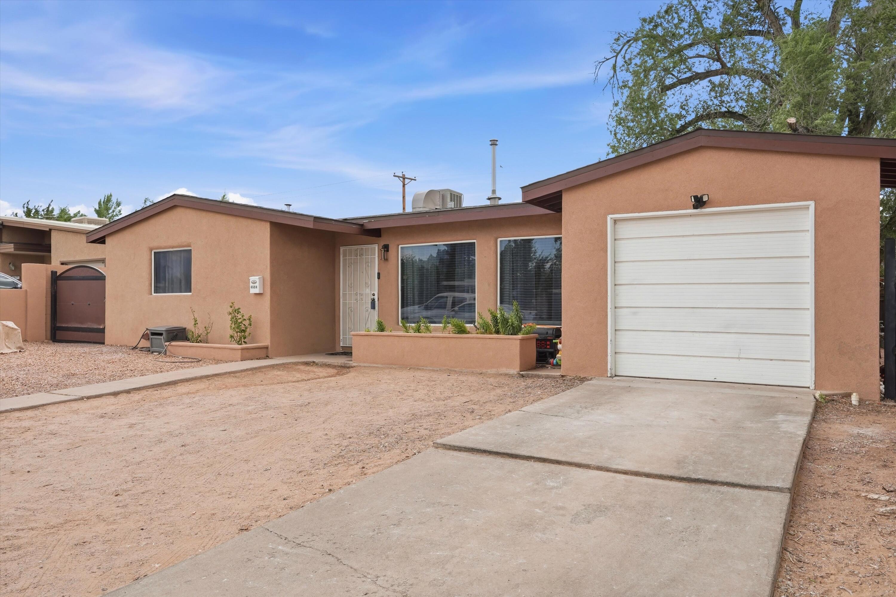 4604 Palo Duro Avenue NE, Albuquerque, NM 87110