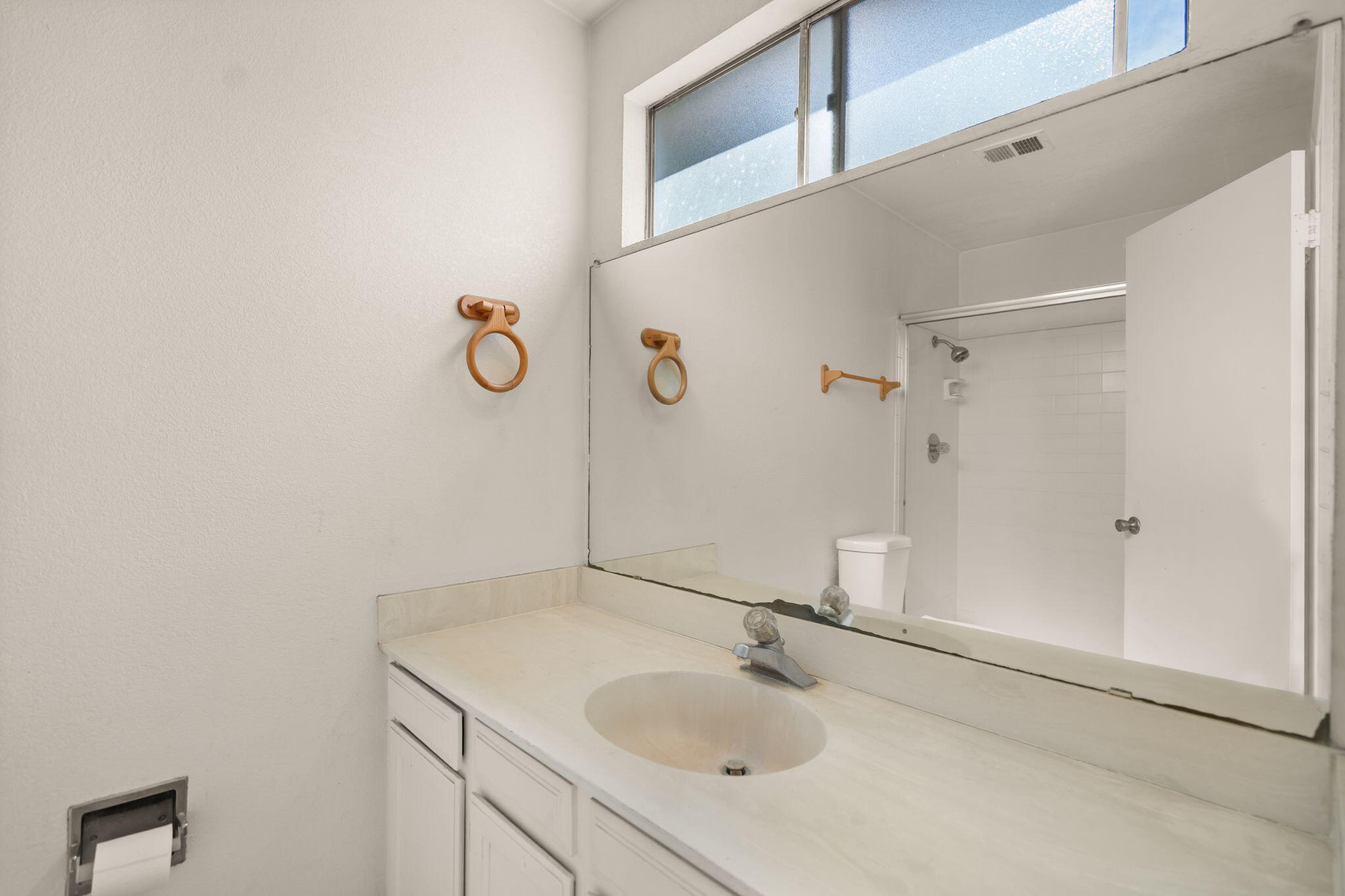Photo 6 — 1229 Hiawatha Drive NE
