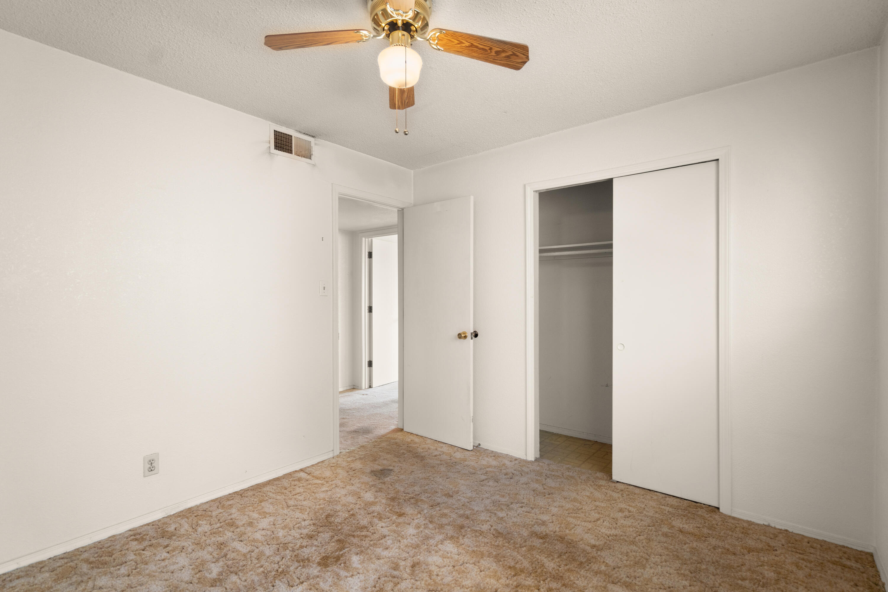 Photo 7 — 1229 Hiawatha Drive NE
