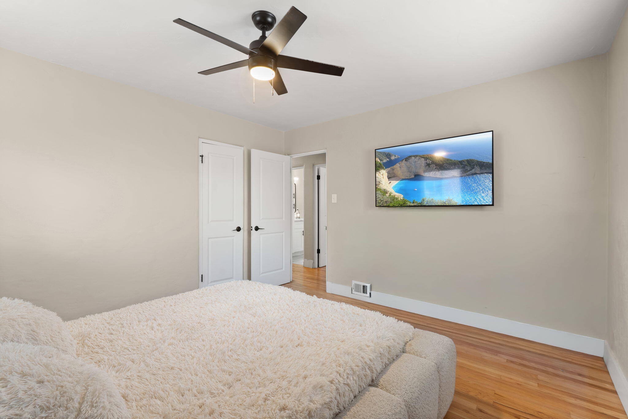 Photo 11 — 438 Truman Street NE