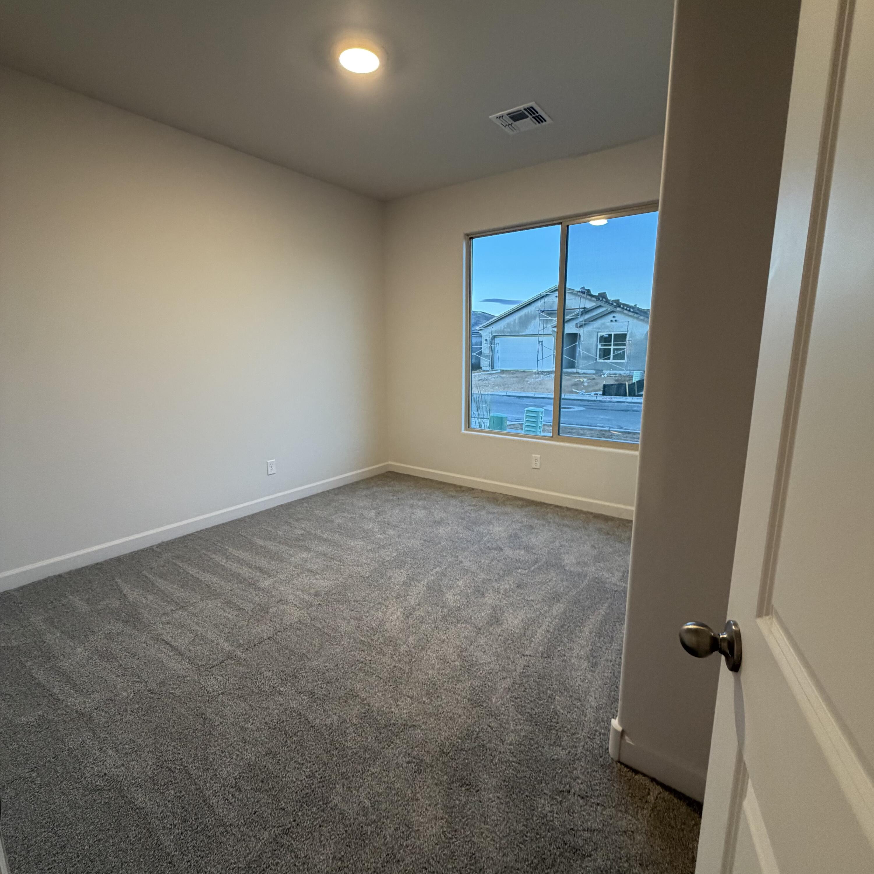 Photo 18 — 2452 Marble Avenue NE