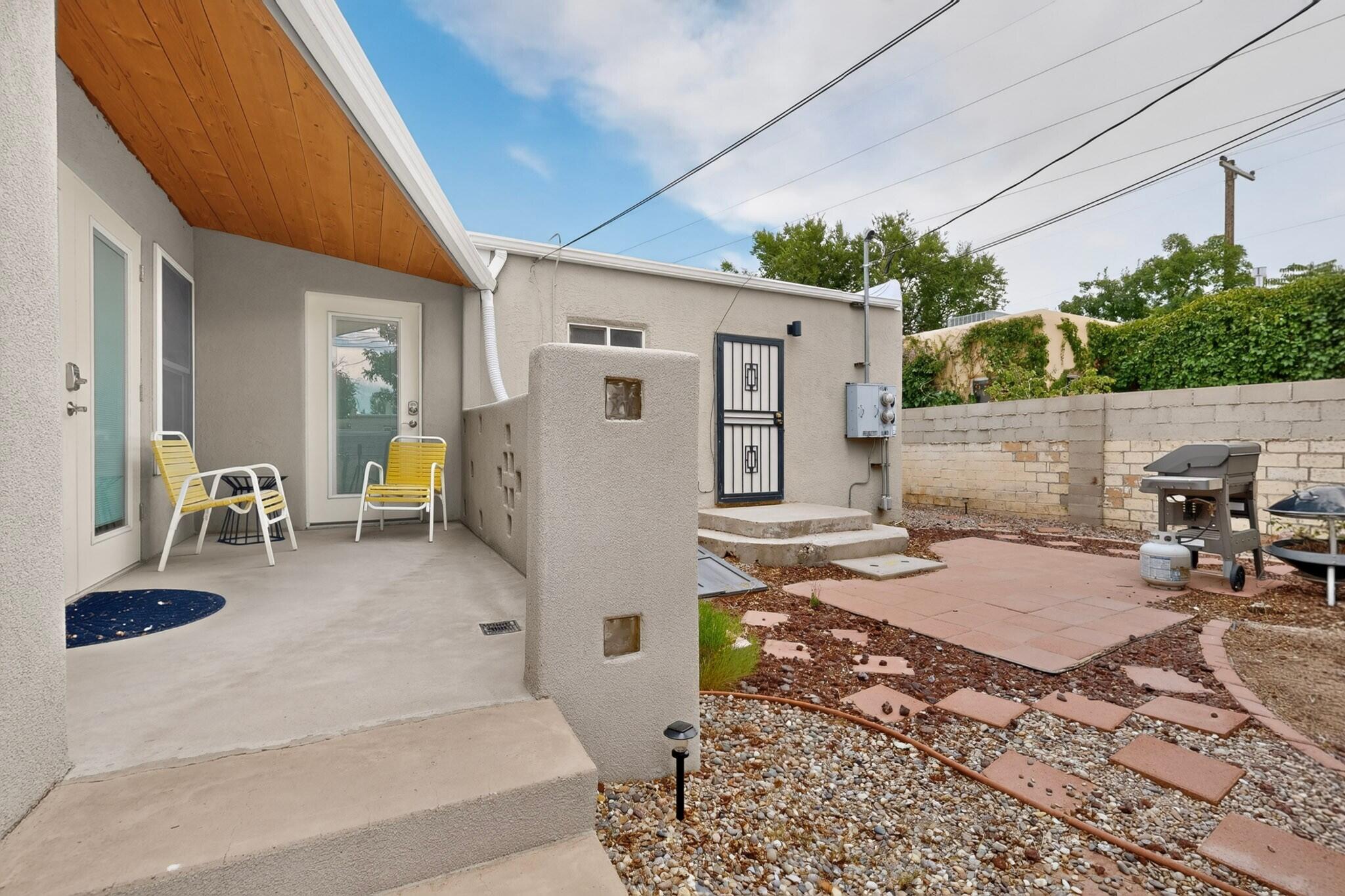 Photo 11 — 1205 Girard Boulevard NE
