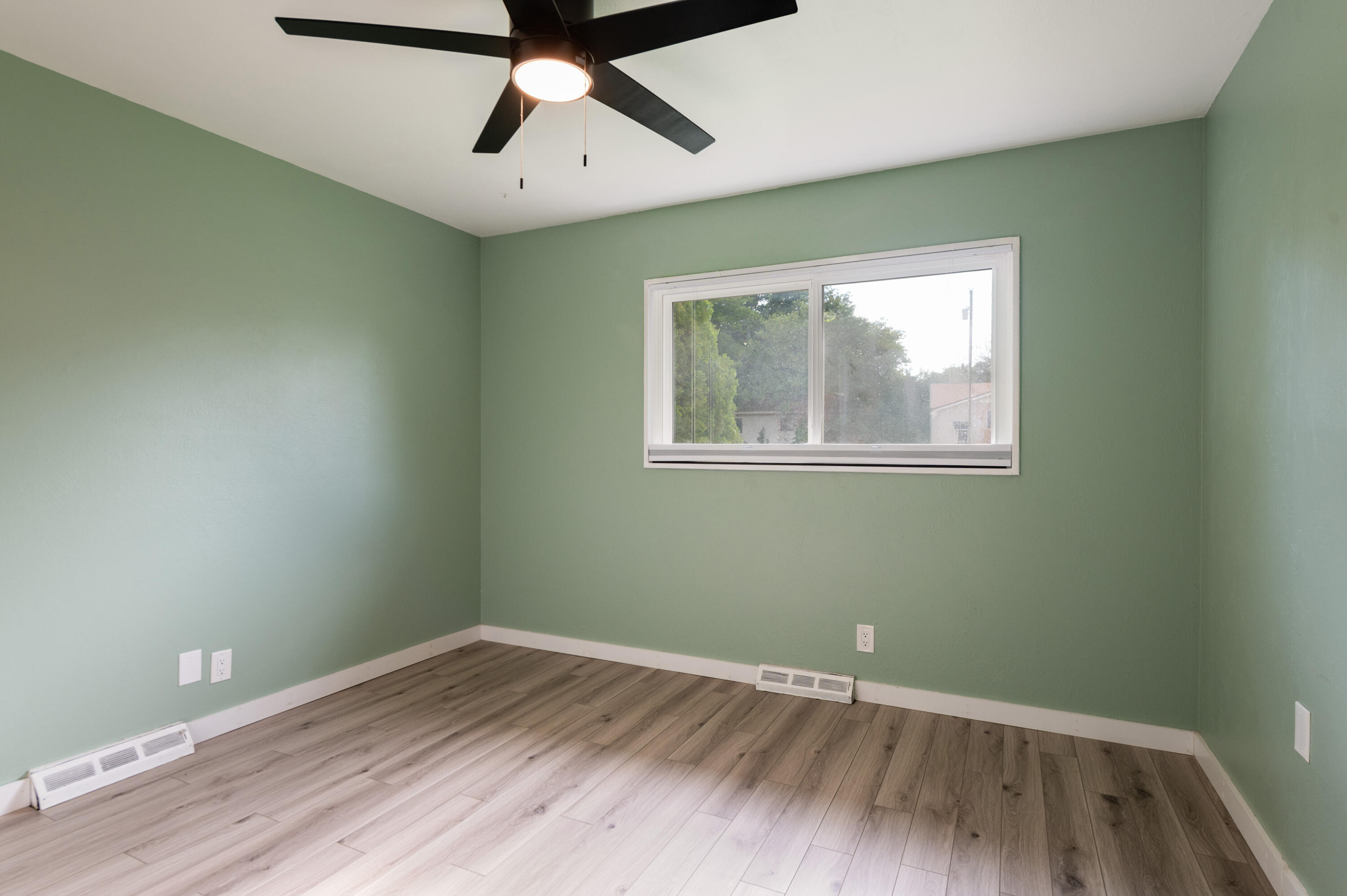 Photo 9 — 3413 Florida Street NE
