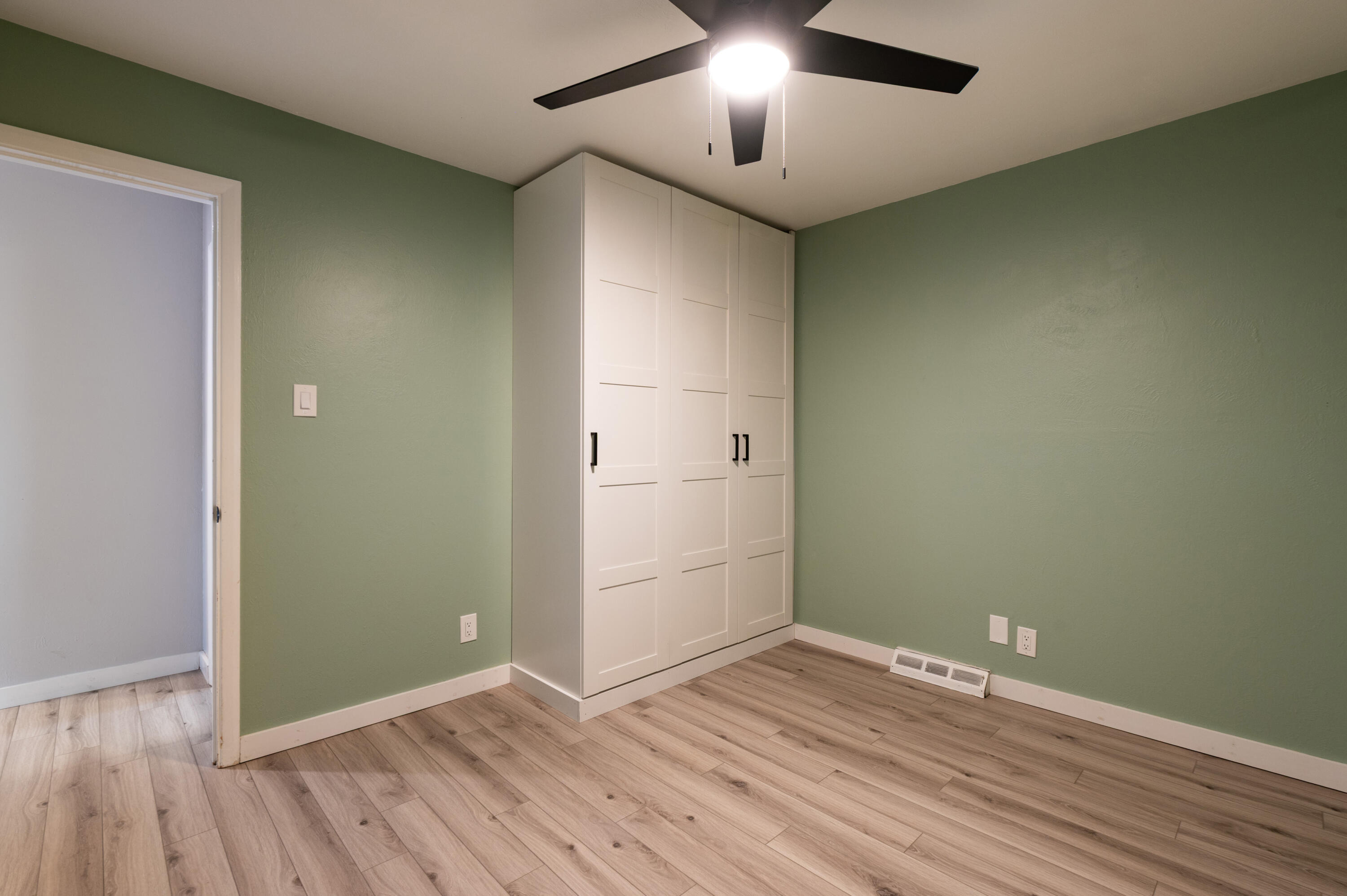 Photo 8 — 3413 Florida Street NE