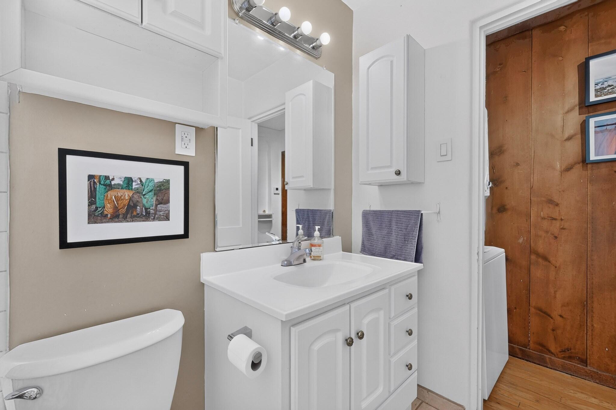 Photo 18 — 1205 Girard Boulevard NE