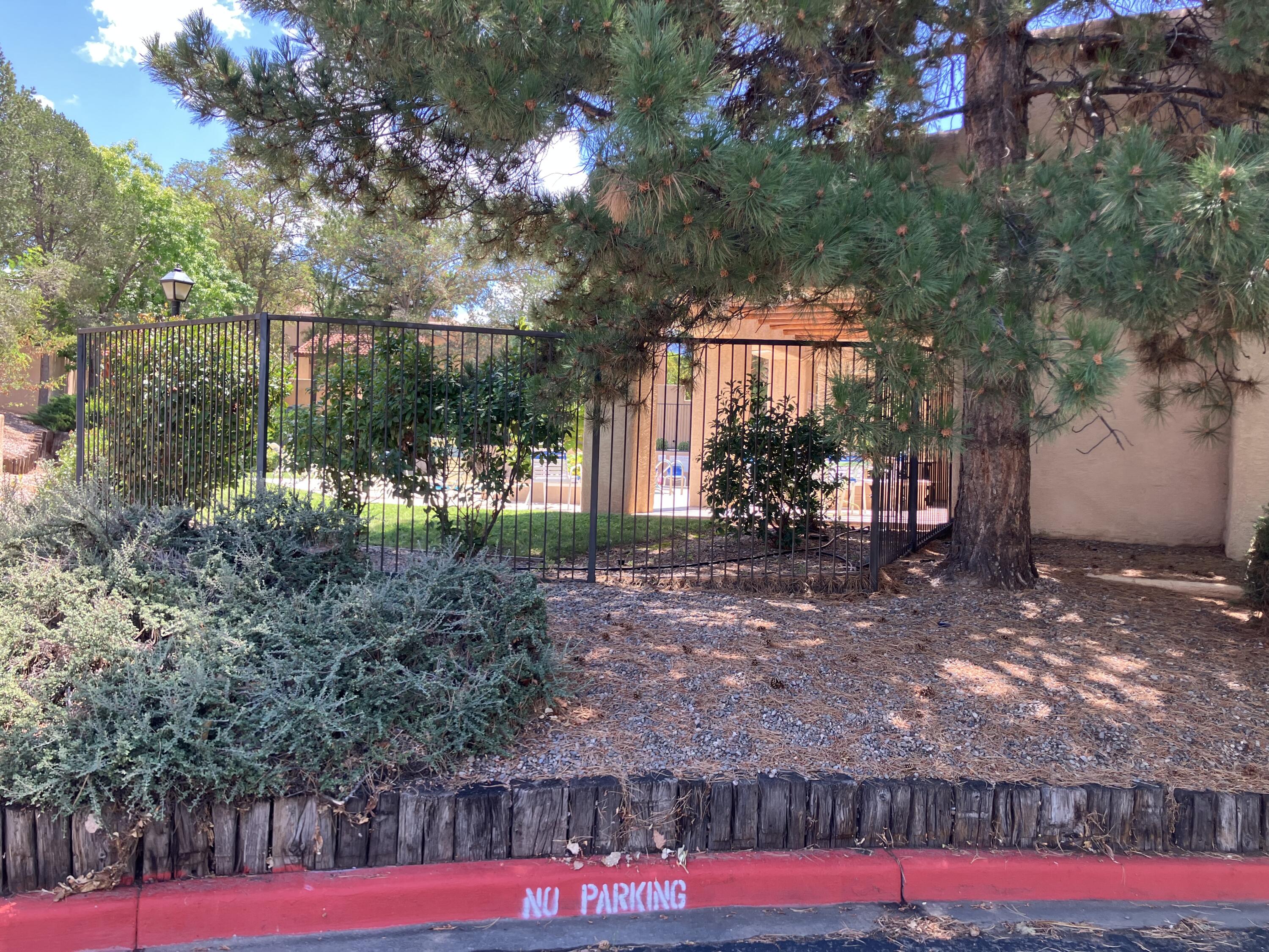Photo 2 — 10253 Las Casitas Court NE