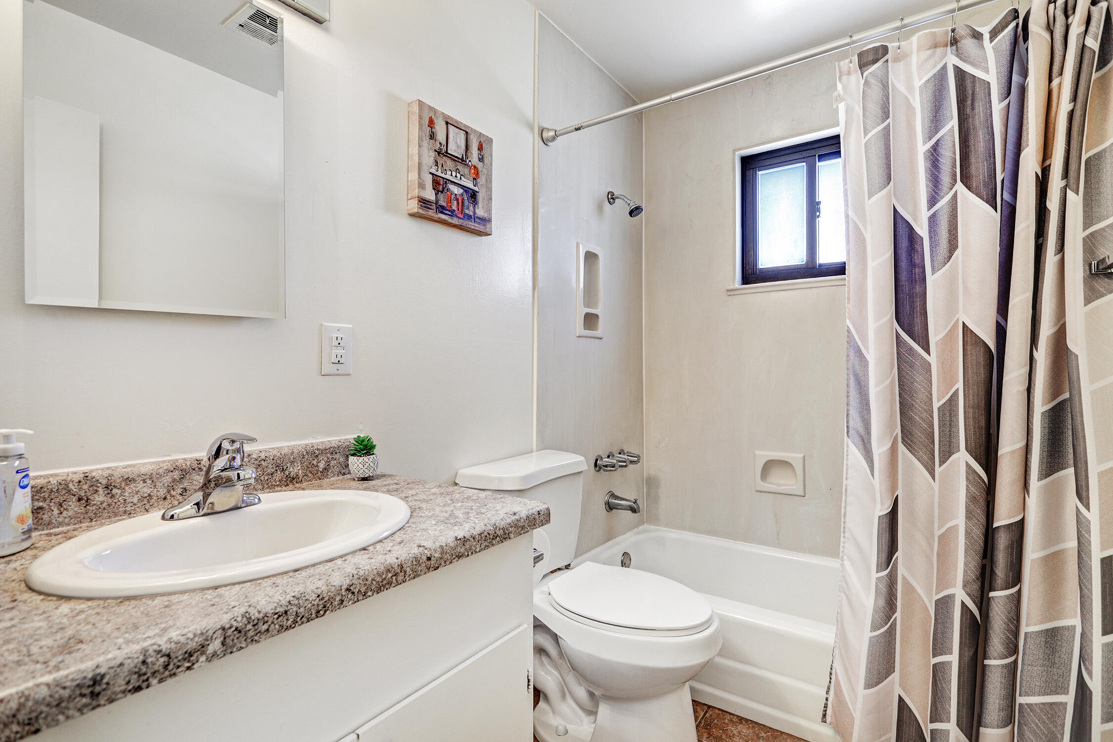 Photo 9 — 321 Wayne Road NW