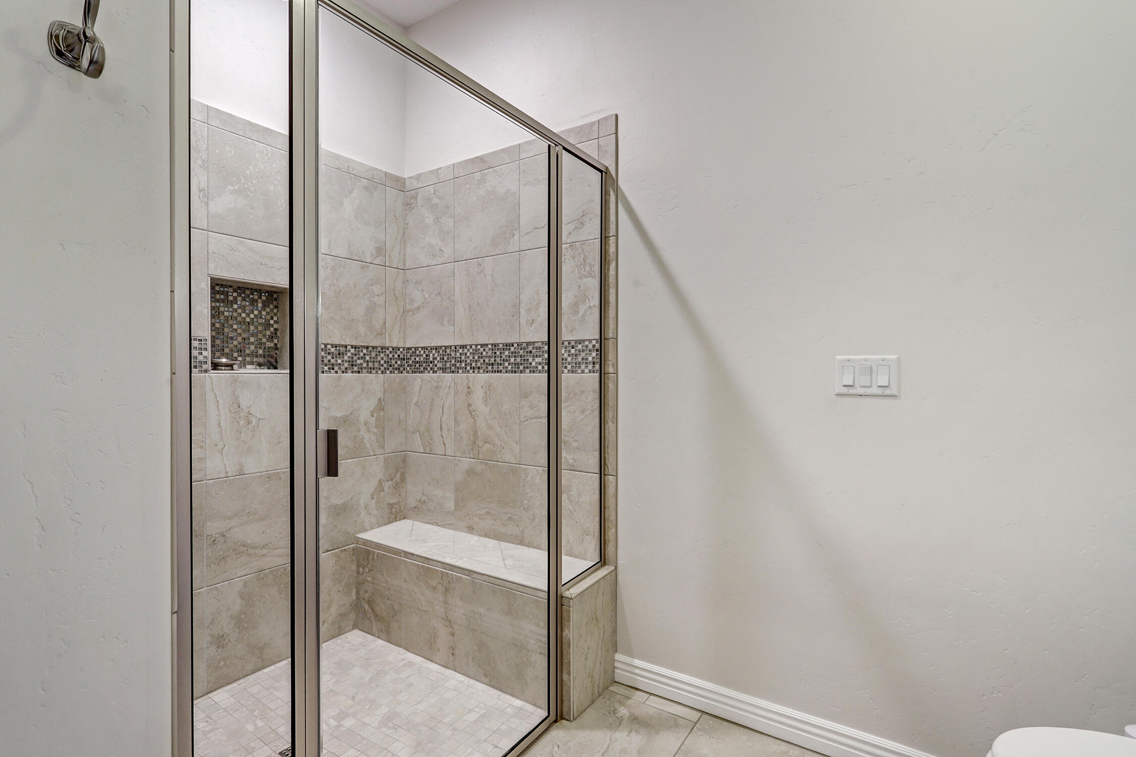 Photo 18 — 7700 Merissa Lane NE