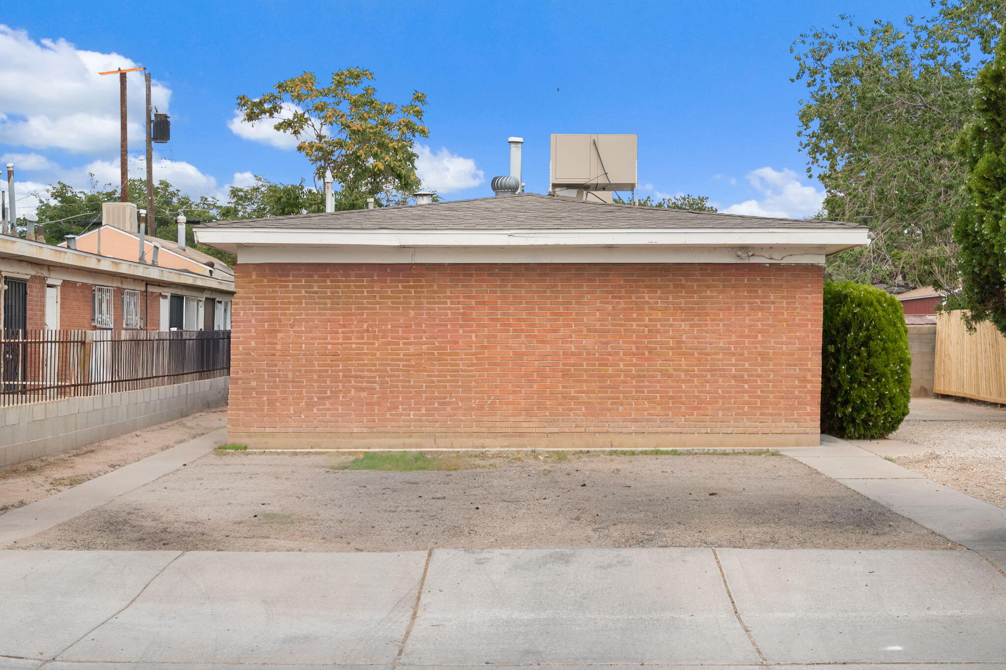Photo 2 — 636 San Pablo Street SE