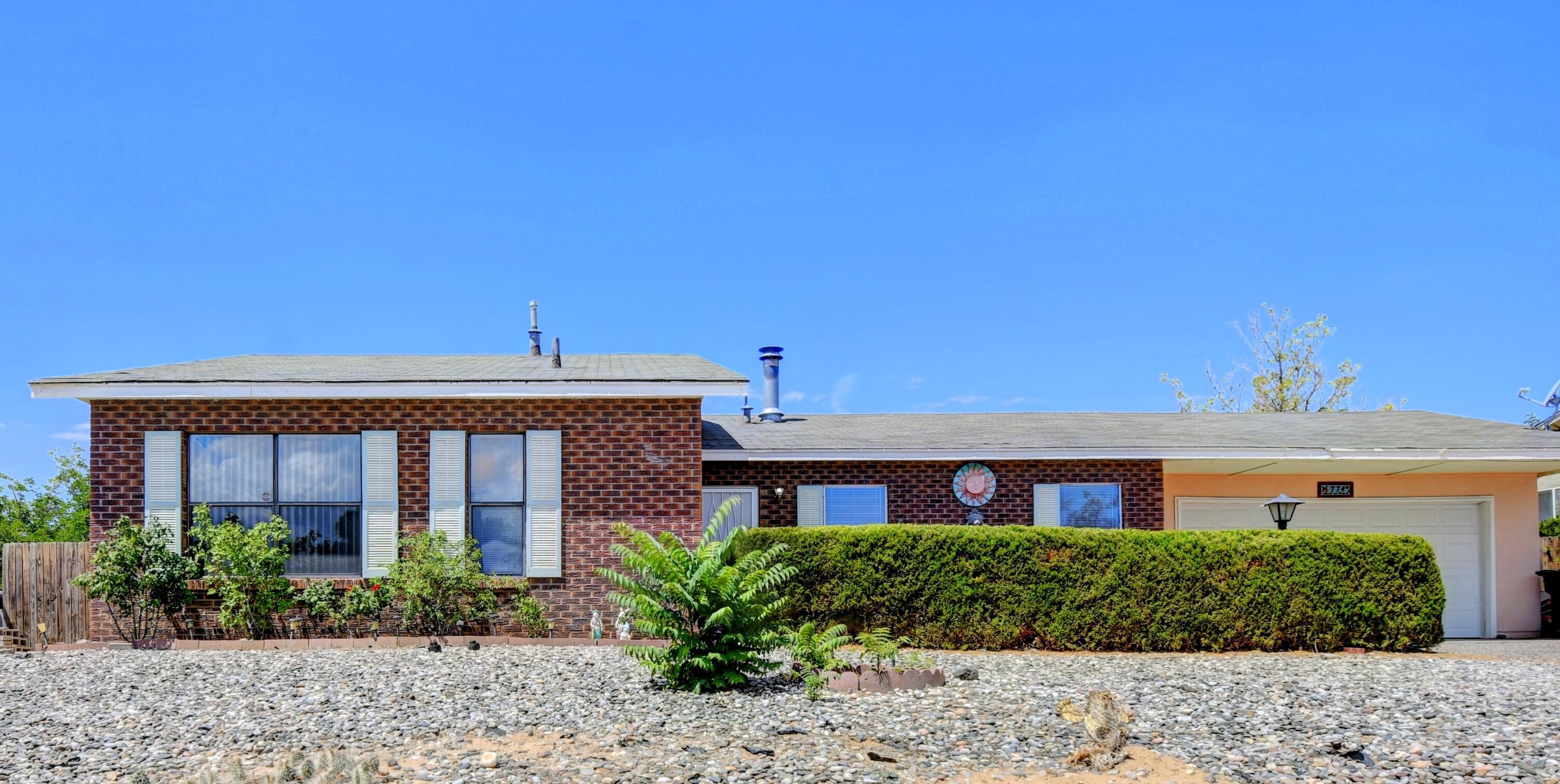 774 Zuni Road SE, Rio Rancho, NM 87124