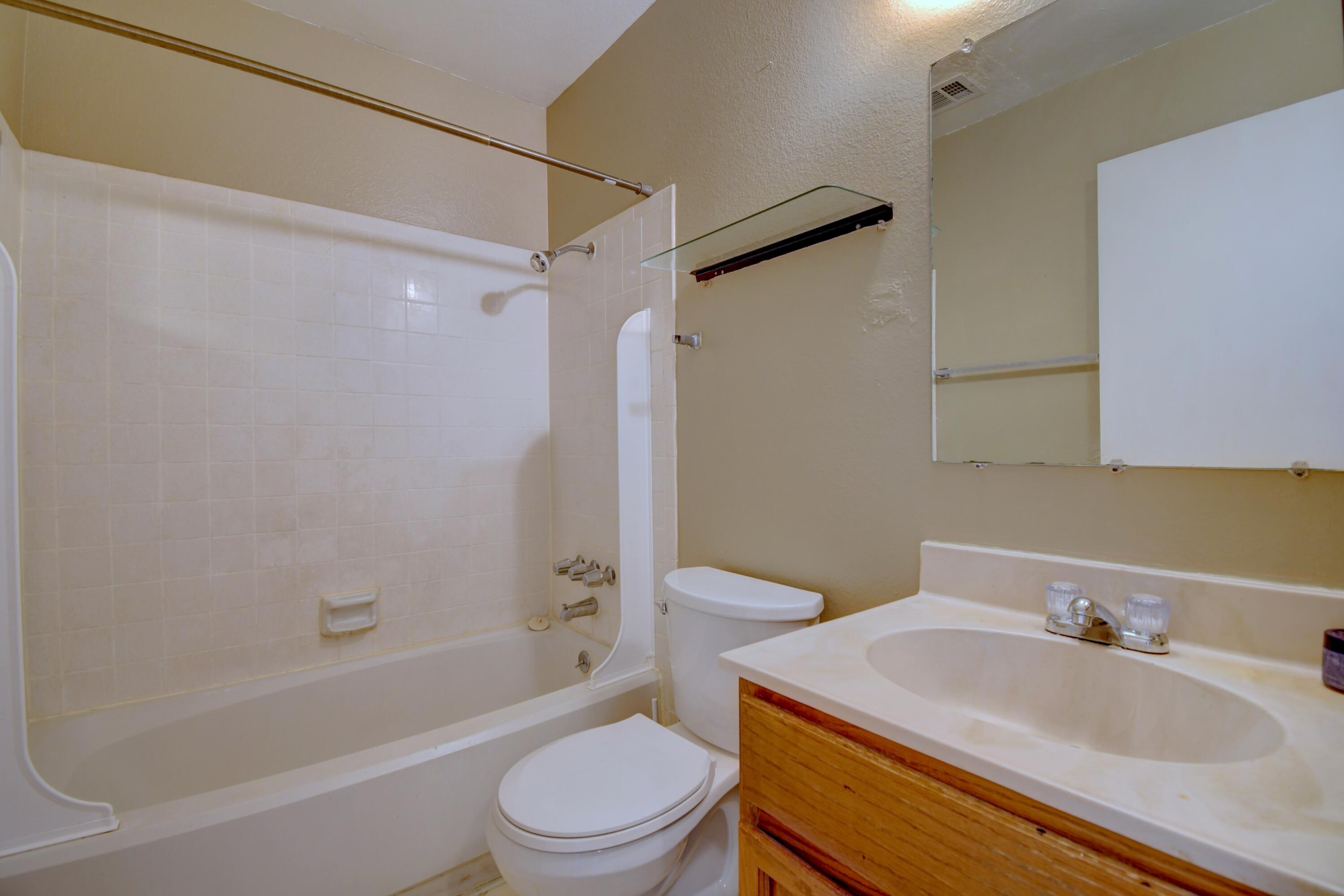 Photo 8 — 774 Zuni Road SE