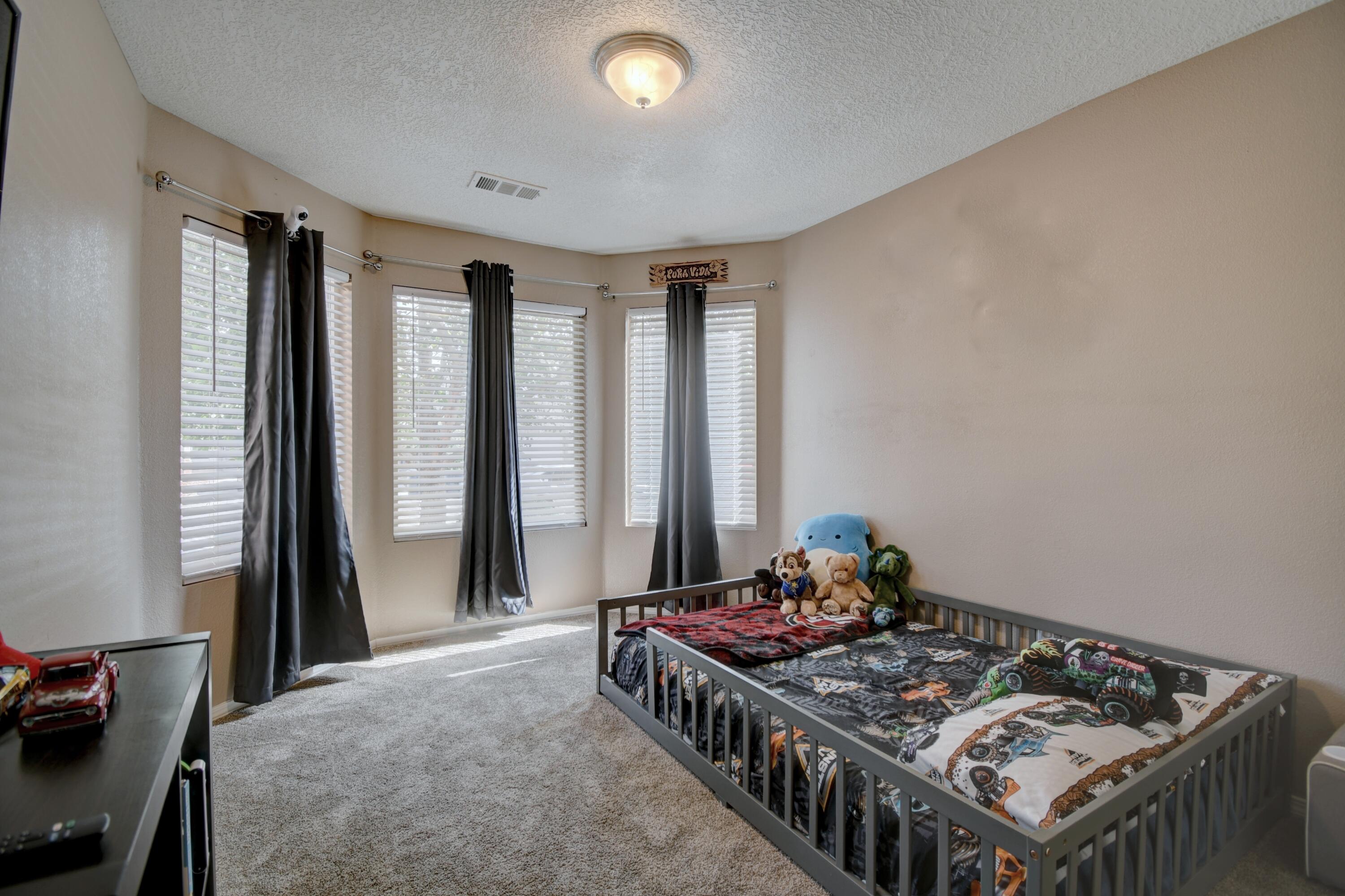 Photo 9 — 6928 N Tijeras Creek Road NW