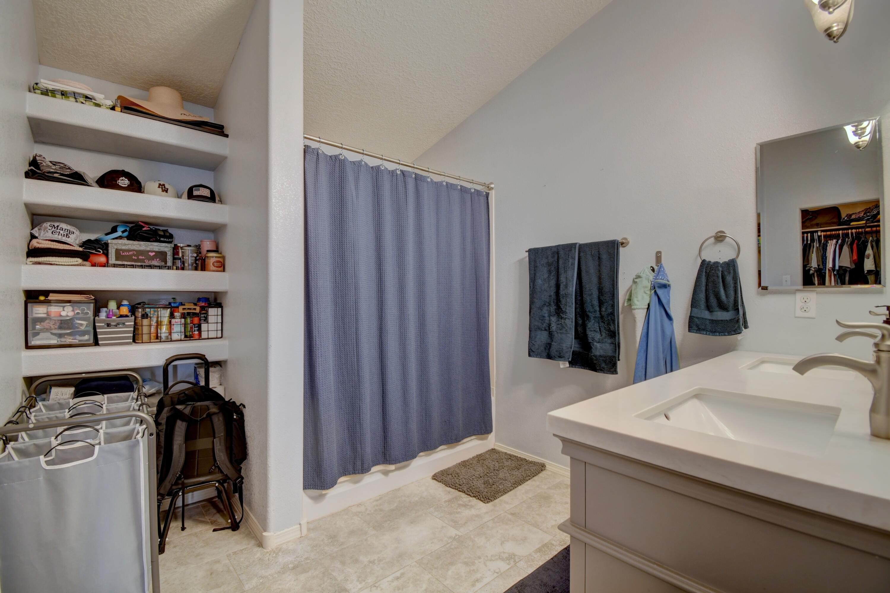 Photo 10 — 6928 N Tijeras Creek Road NW