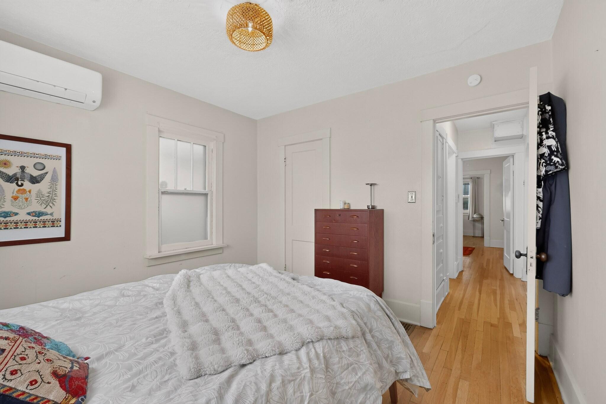 Photo 8 — 219 Vassar Drive SE