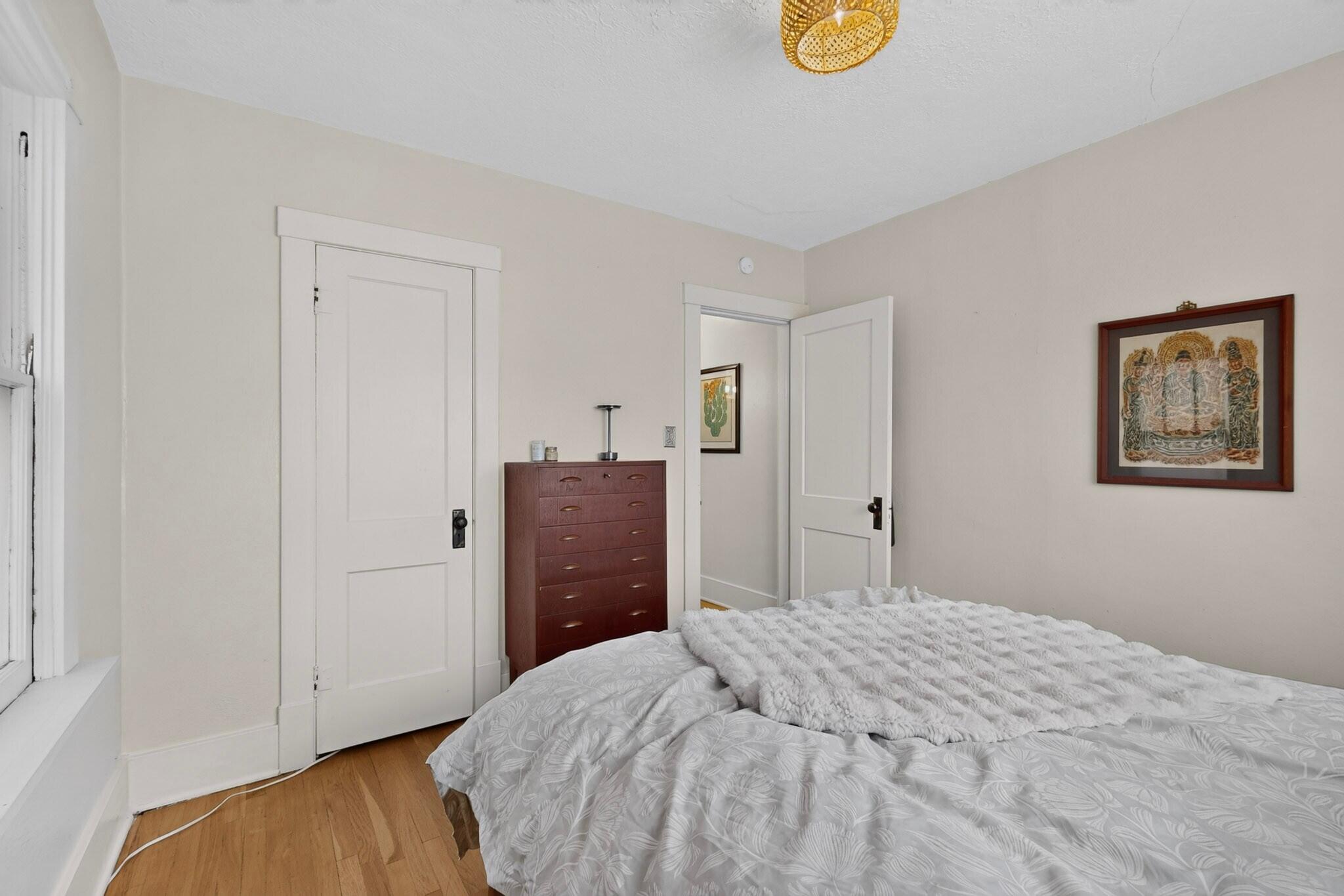 Photo 9 — 219 Vassar Drive SE