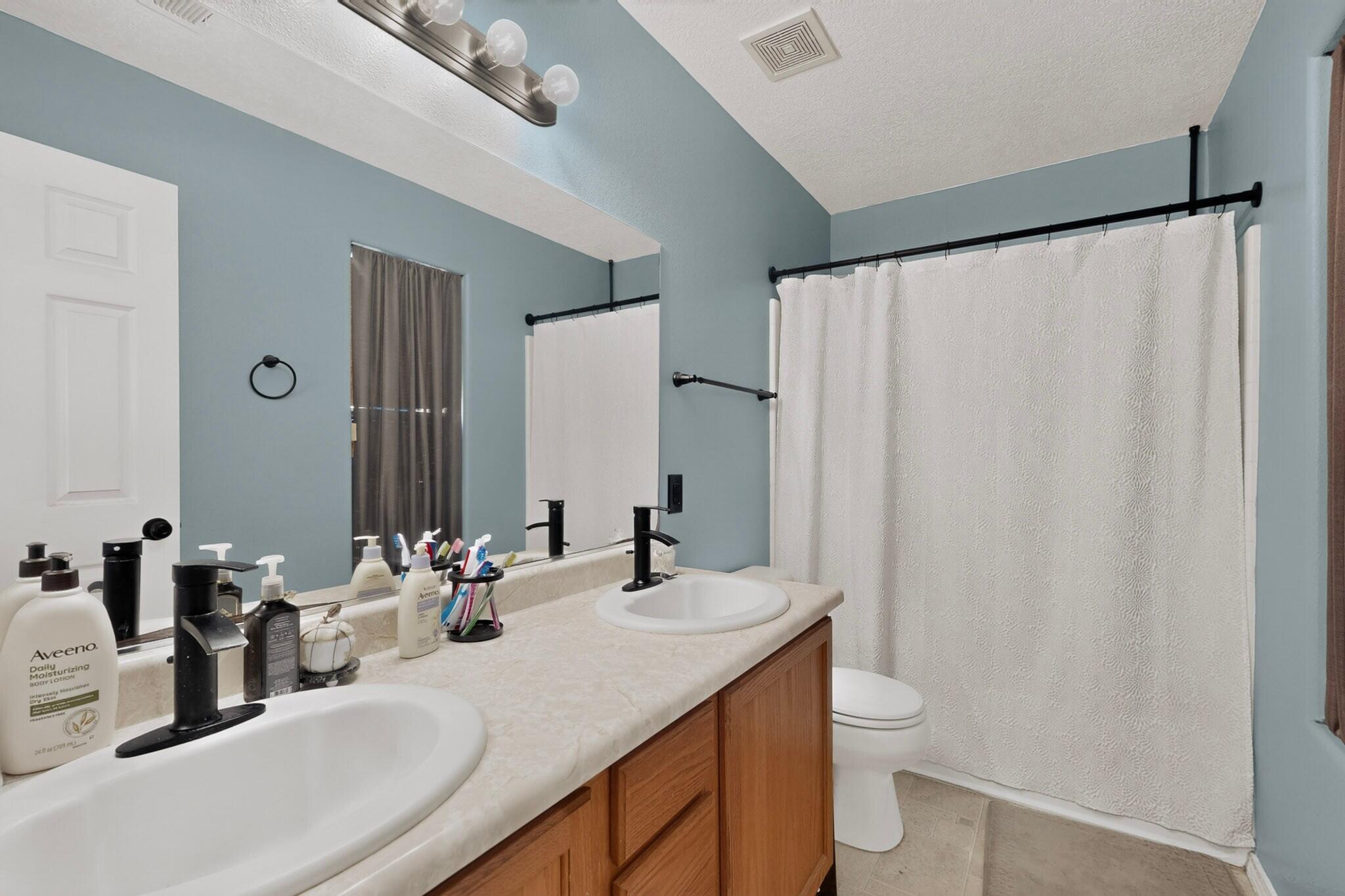 Photo 10 — 819 Corel Drive SW
