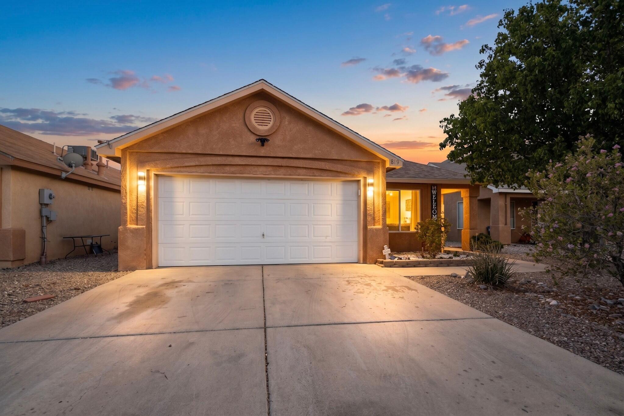 Photo 2 — 819 Corel Drive SW