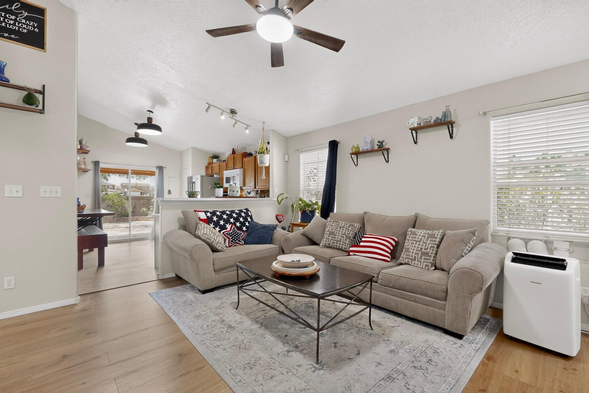 Photo 4 — 819 Corel Drive SW