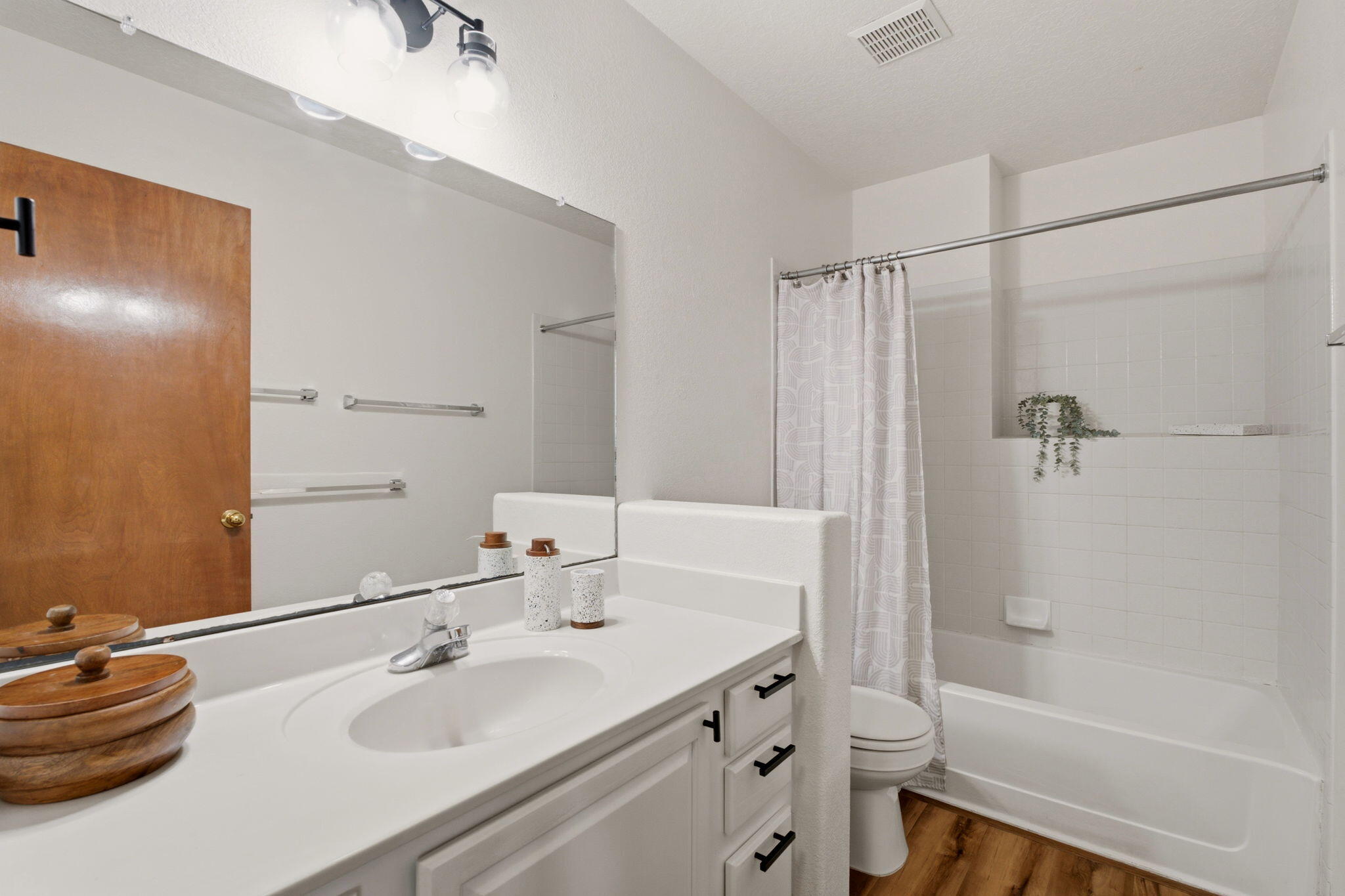 Photo 7 — 3217 Renaissance Drive SE