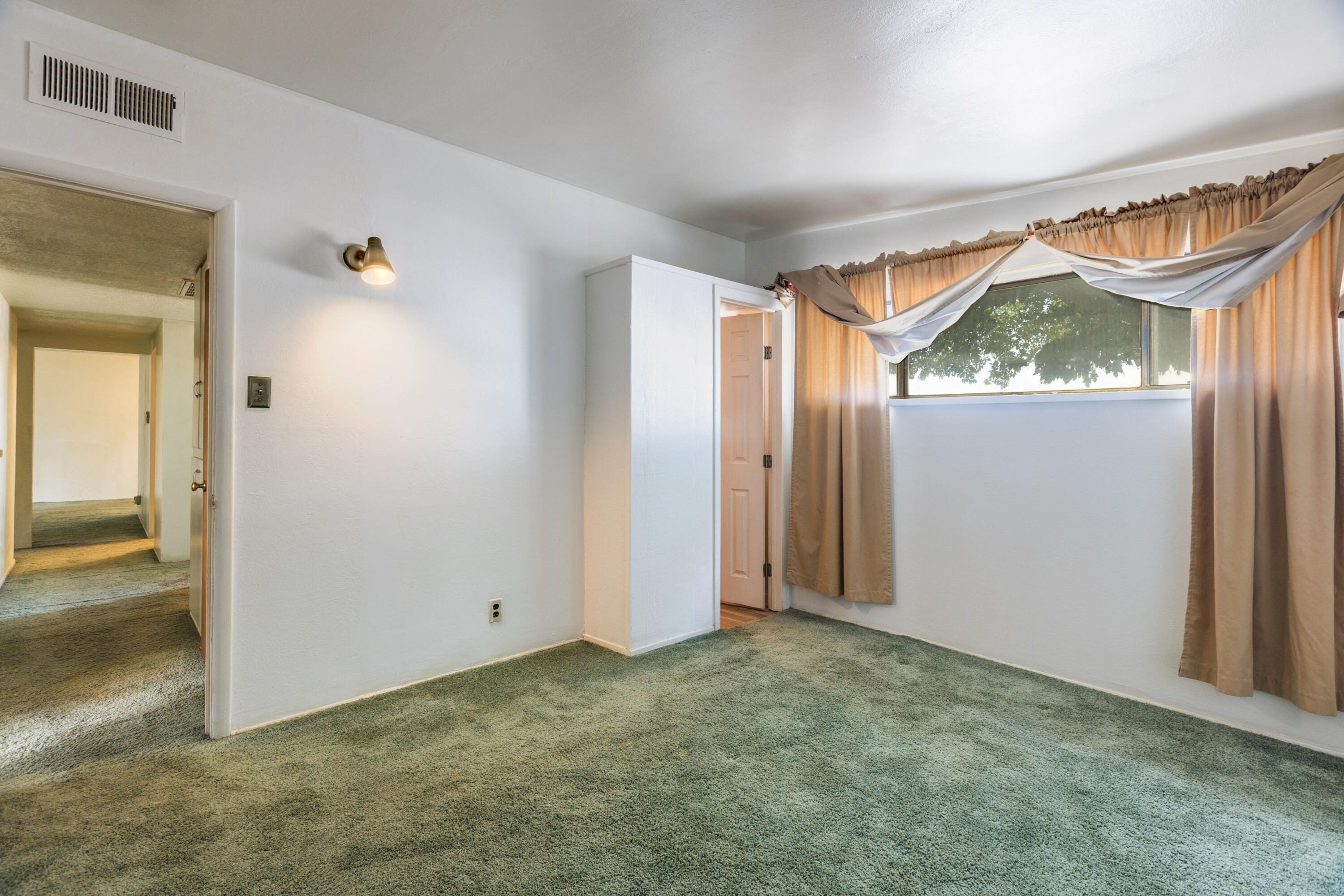 Photo 4 — 10528 Princess Jeanne Avenue NE