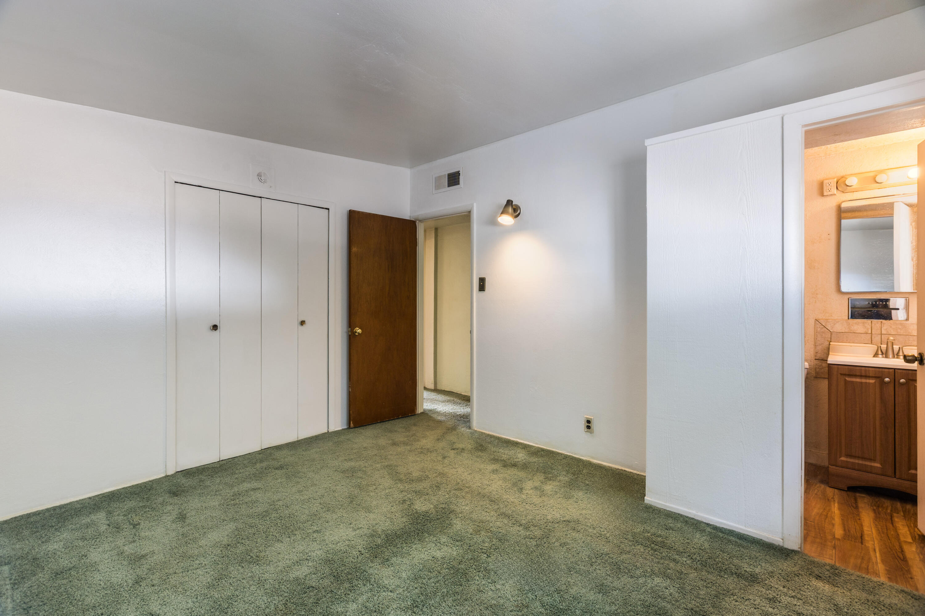 Photo 5 — 10528 Princess Jeanne Avenue NE
