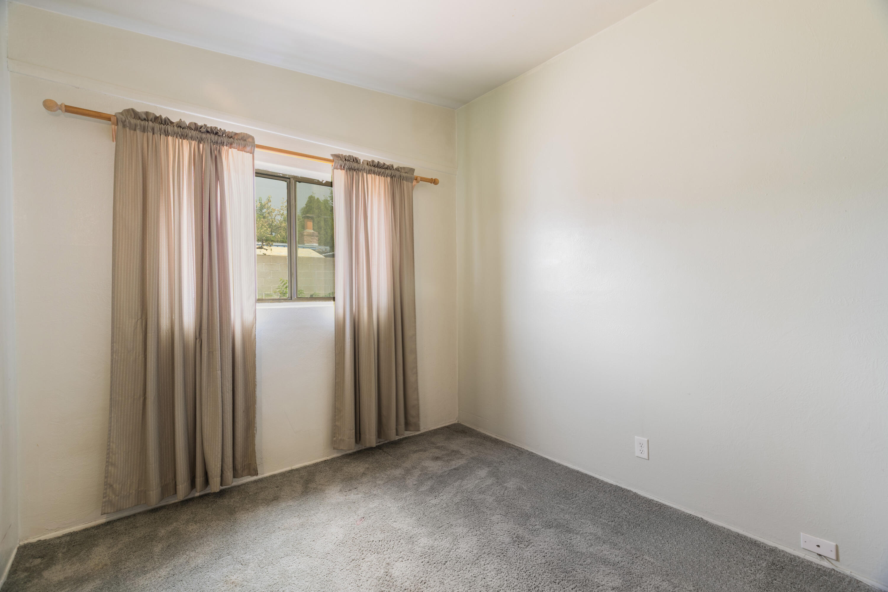 Photo 7 — 10528 Princess Jeanne Avenue NE