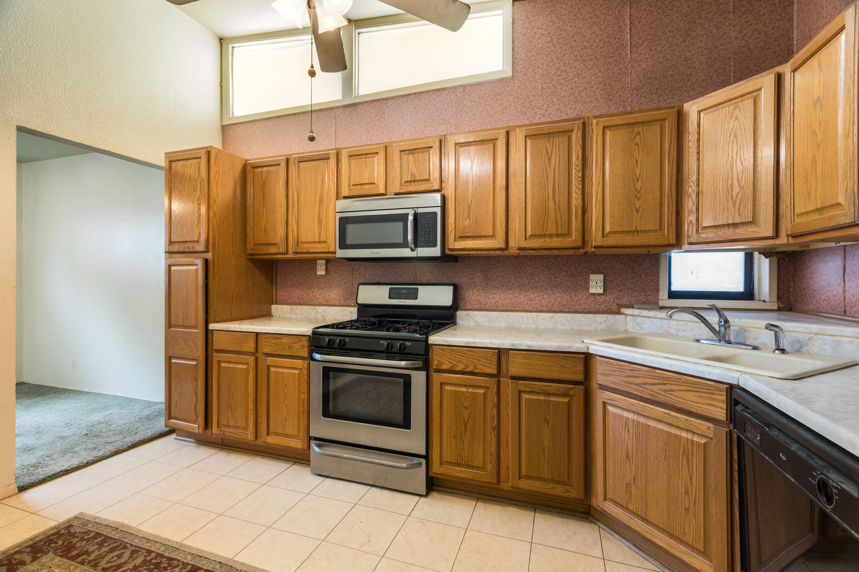 Photo 2 — 10528 Princess Jeanne Avenue NE