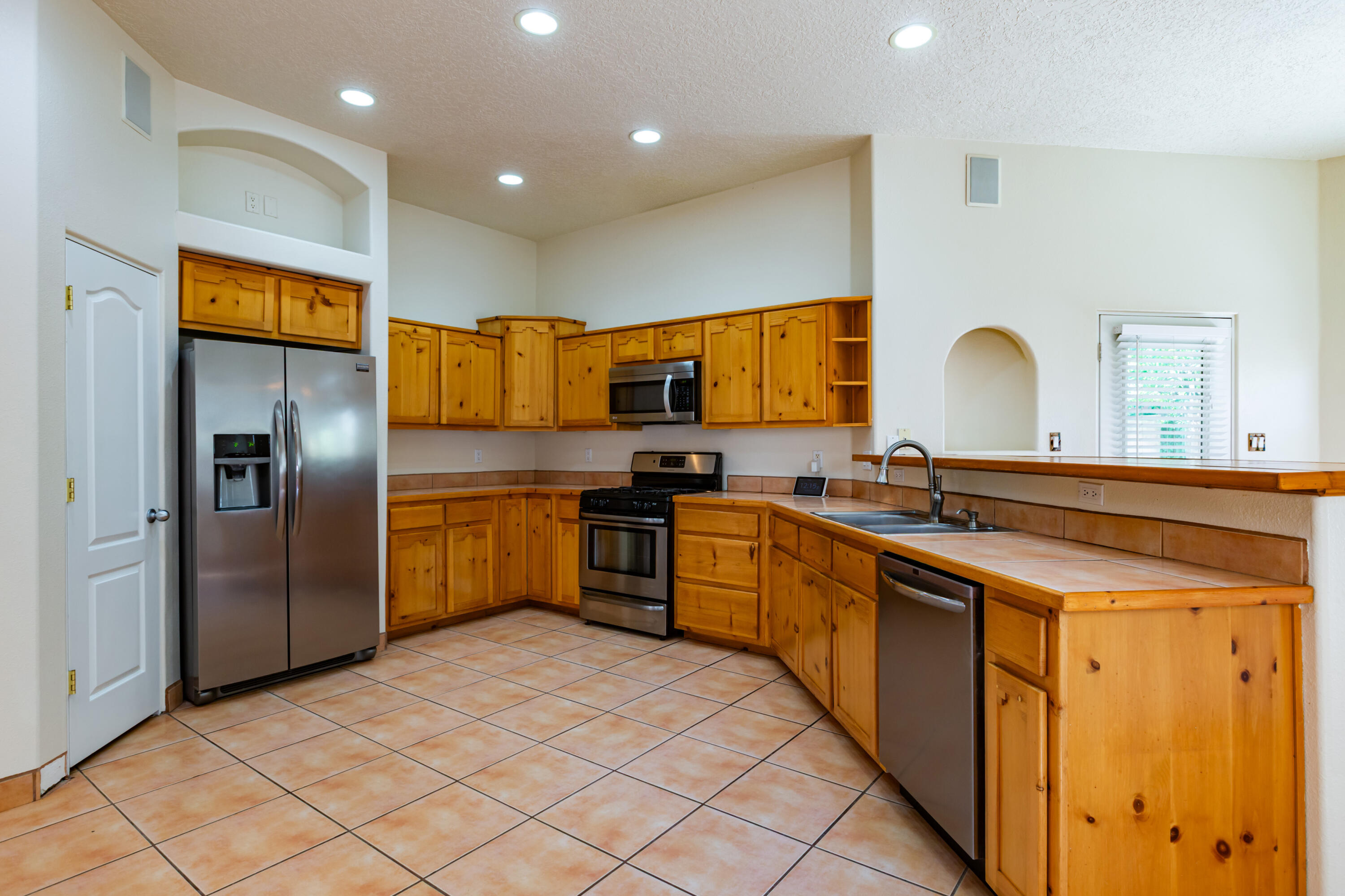 Photo 2 — 4621 Albany Court NW
