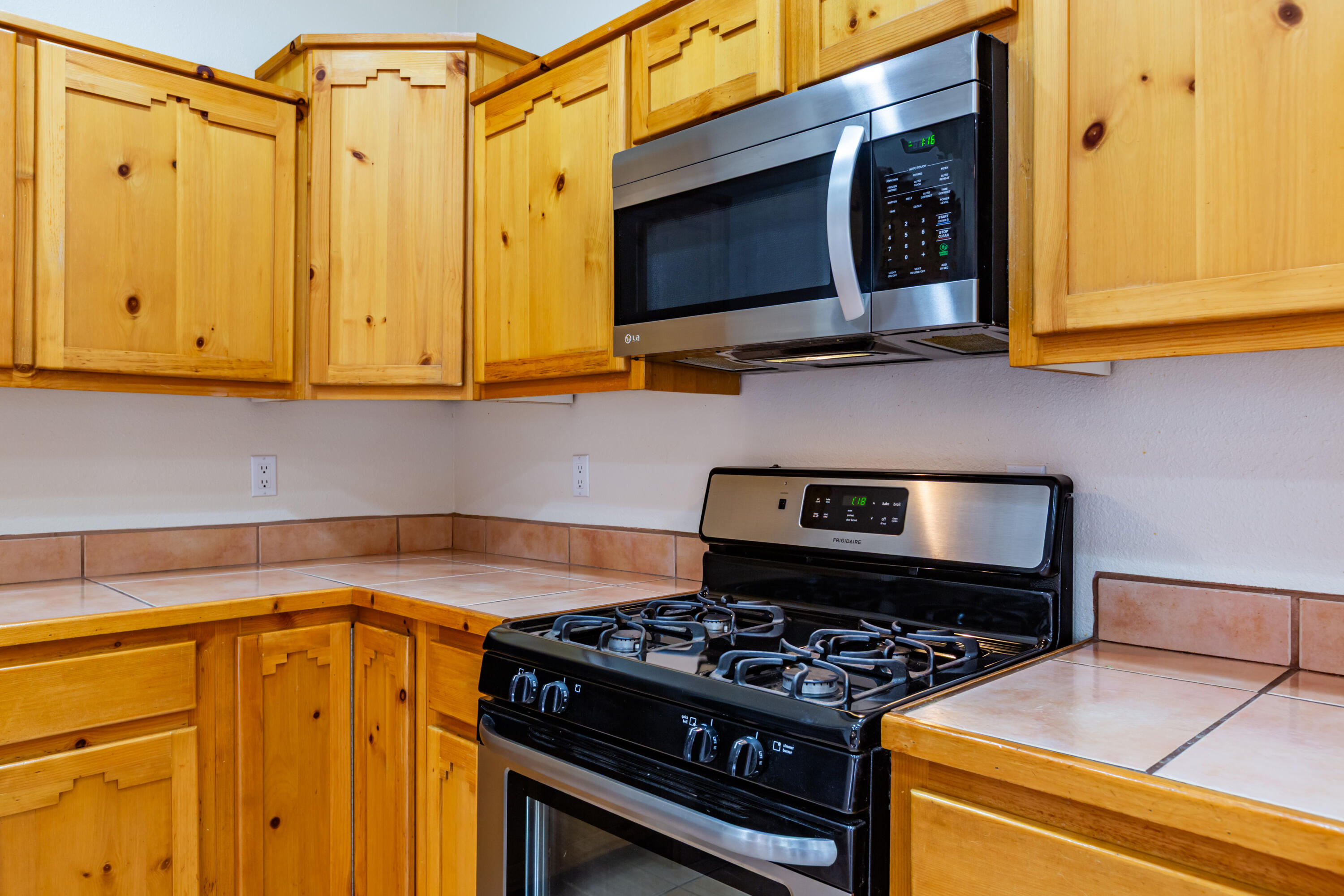 Photo 3 — 4621 Albany Court NW