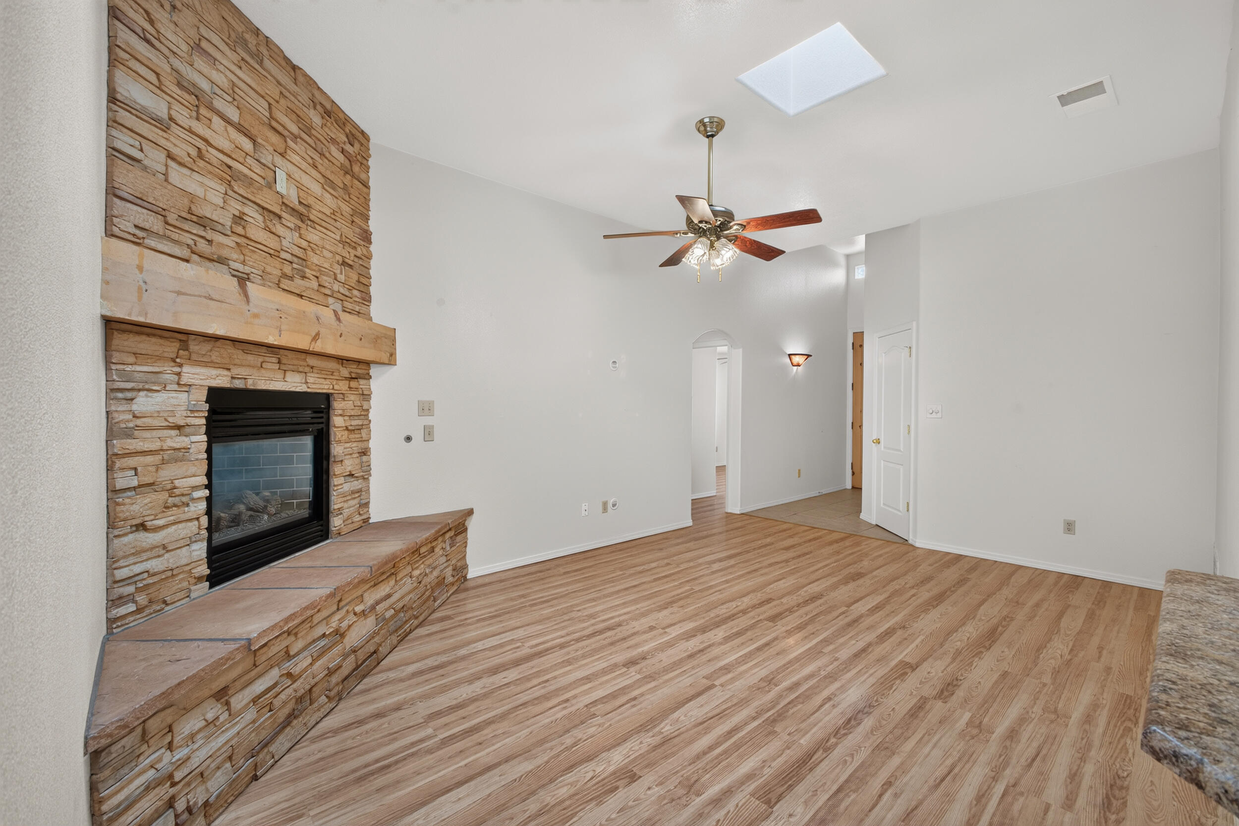 Photo 16 — 1465 Wilkes Way SE