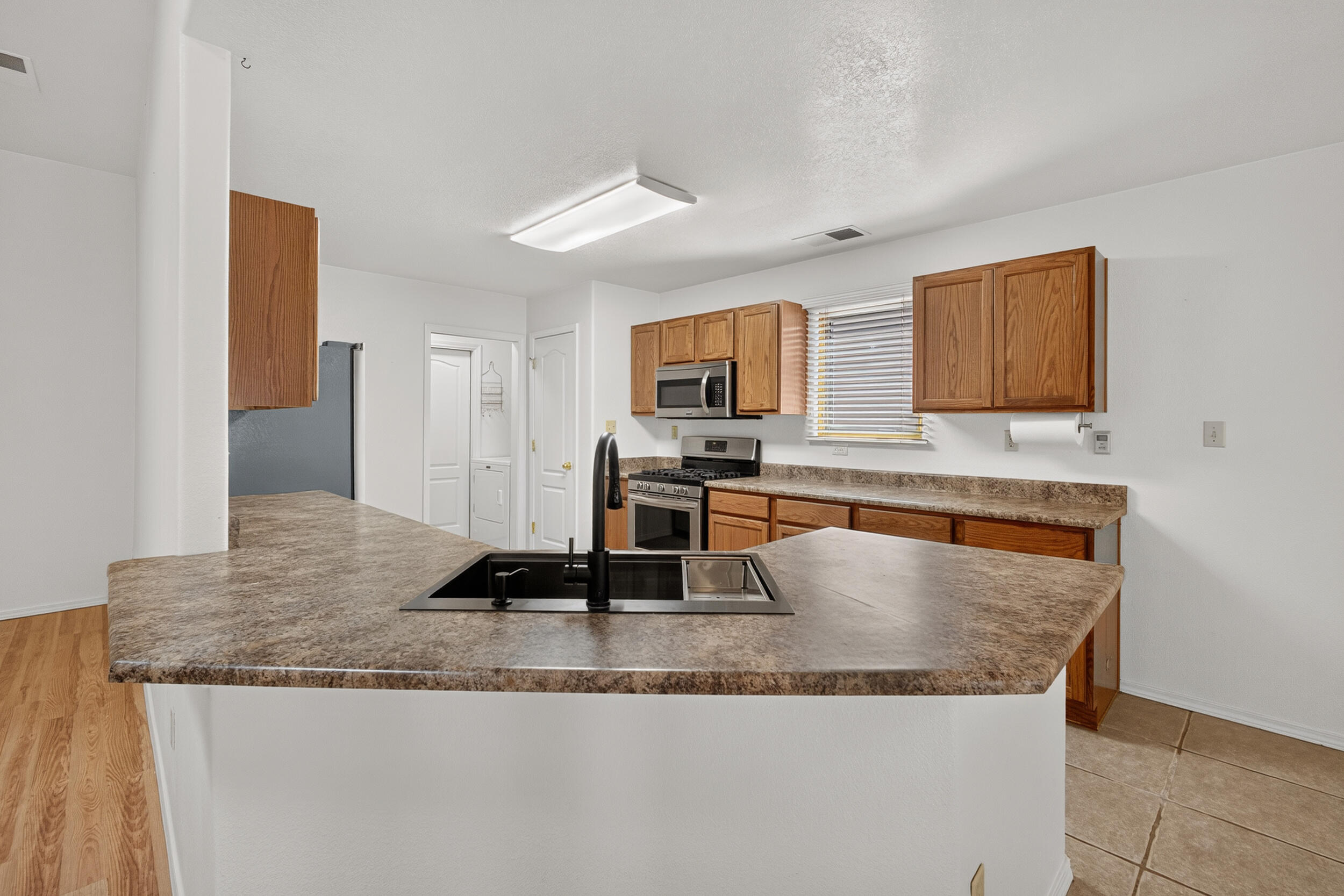 Photo 17 — 1465 Wilkes Way SE