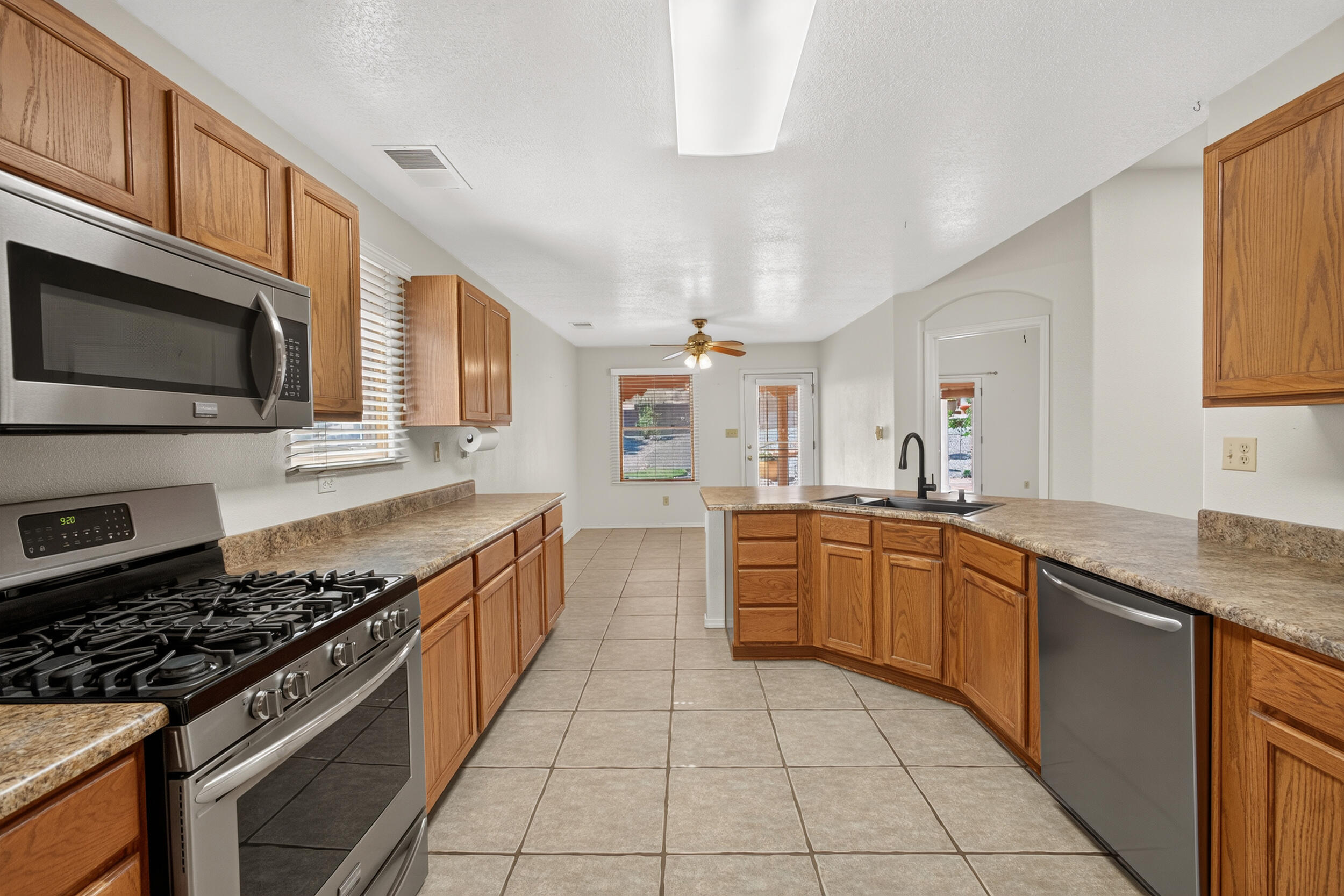 Photo 19 — 1465 Wilkes Way SE