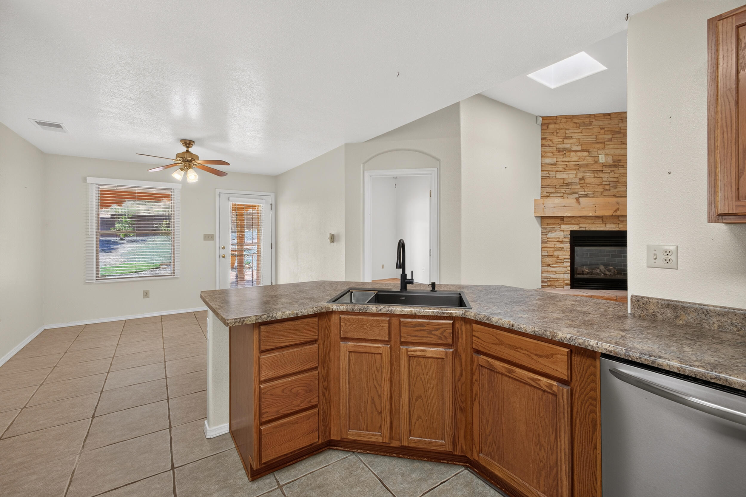 Photo 20 — 1465 Wilkes Way SE
