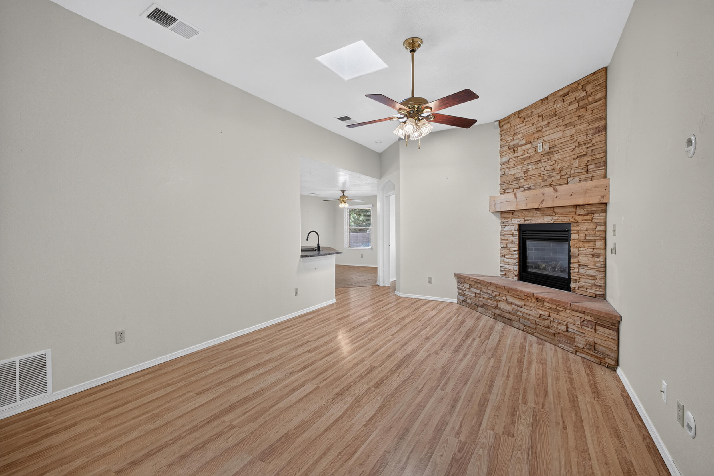 Photo 15 — 1465 Wilkes Way SE