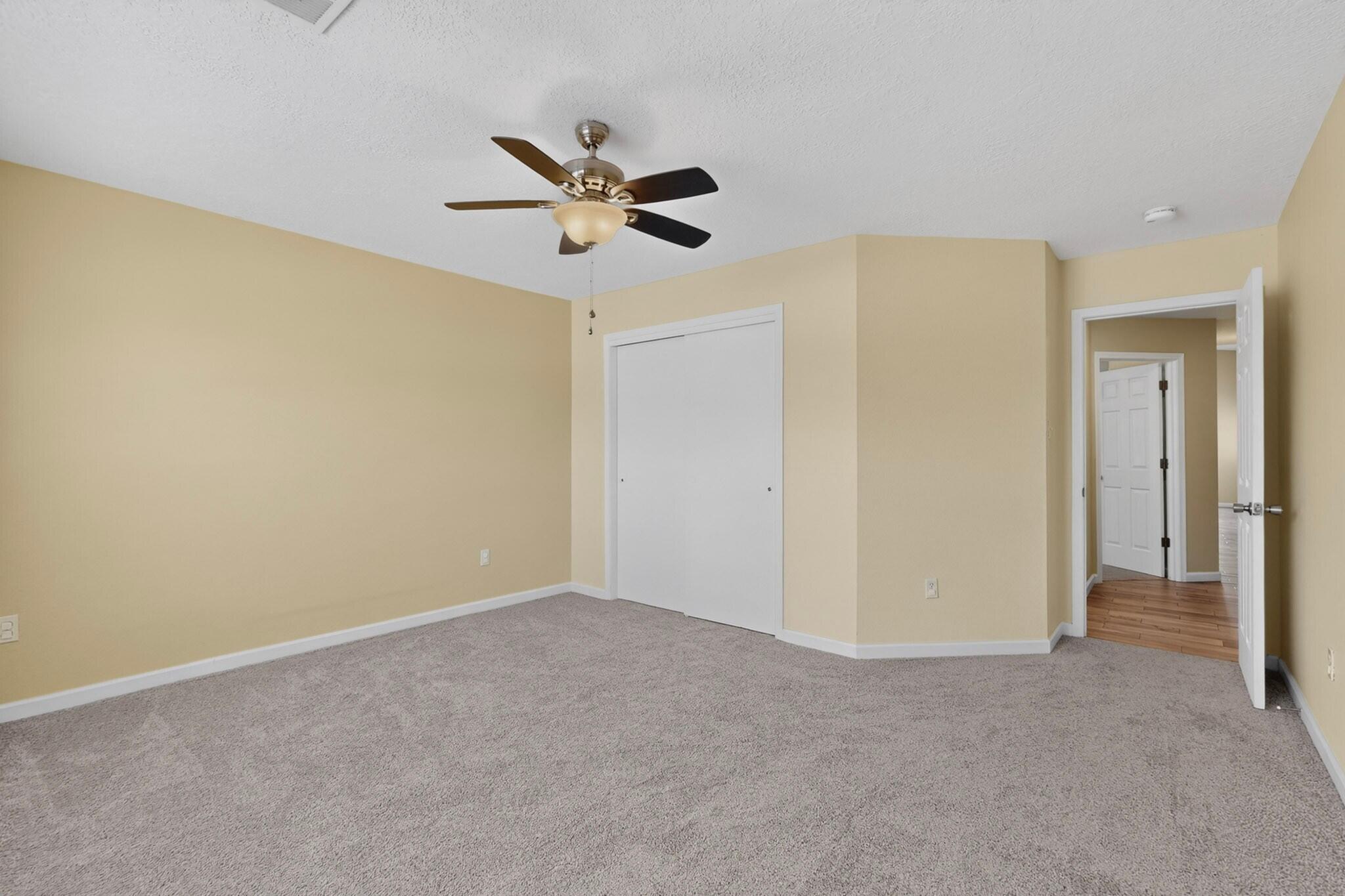 Photo 4 — 6128 Hemlock Avenue NW