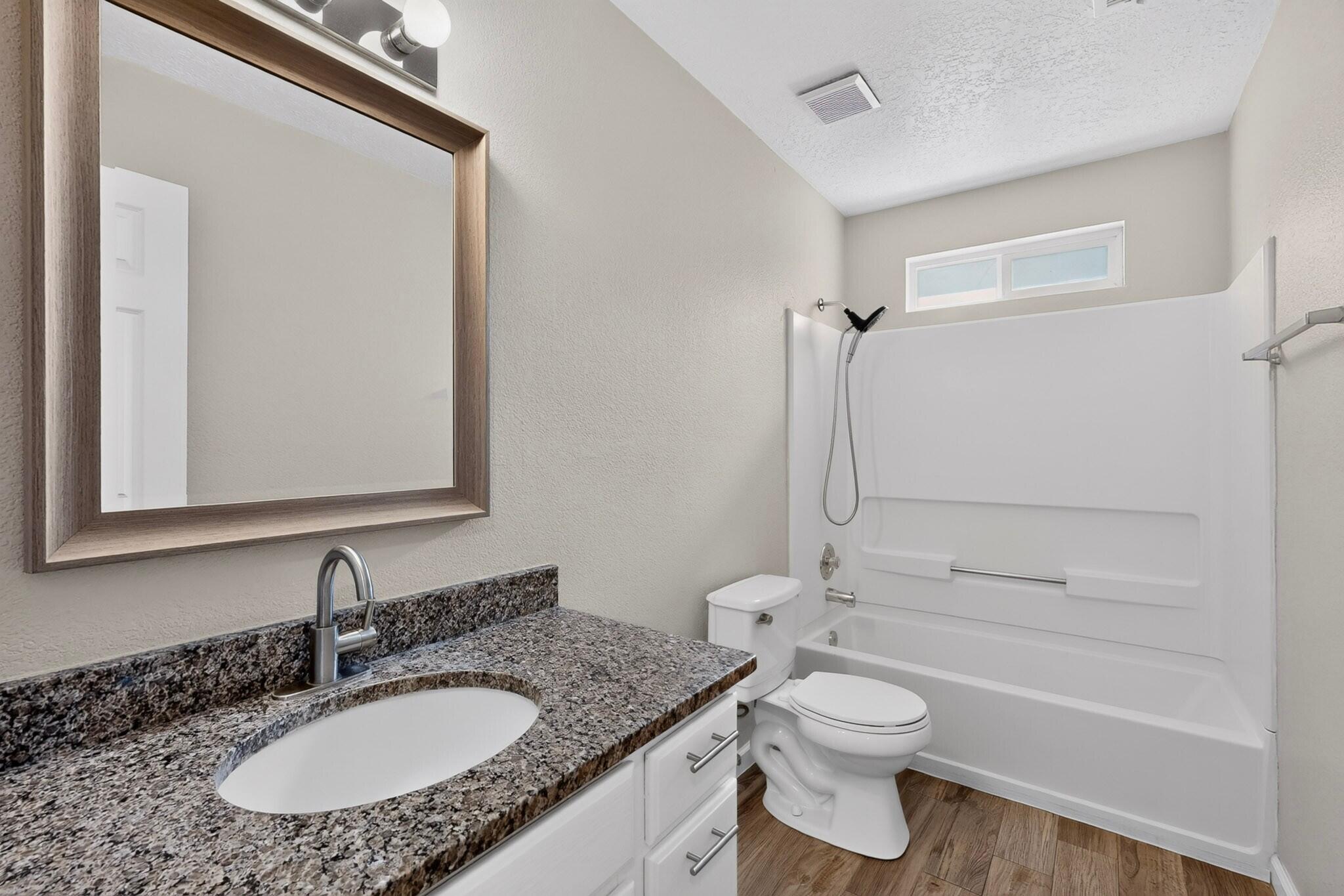 Photo 5 — 6128 Hemlock Avenue NW