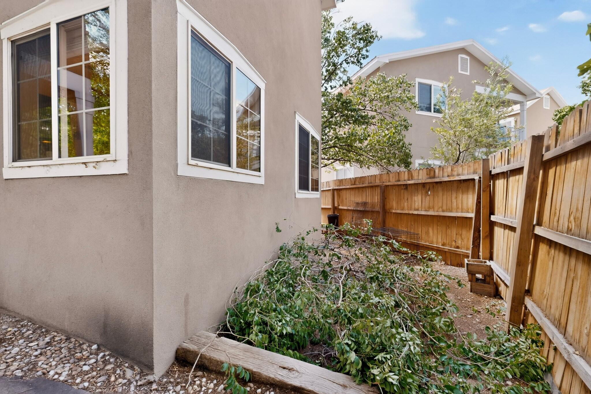 Photo 3 — 1531 Phoenix Avenue NW