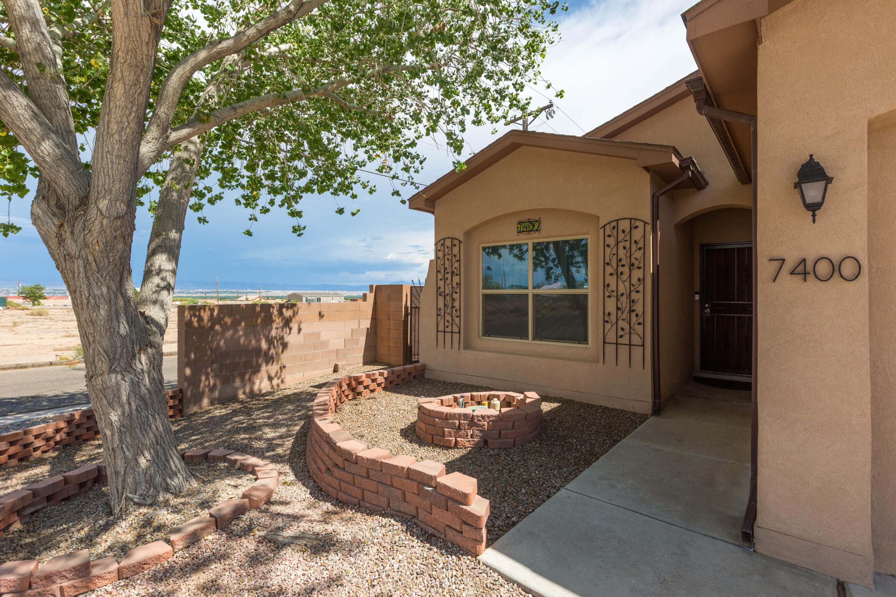 7400 Sombrillo Avenue SW, Albuquerque, NM 87121
