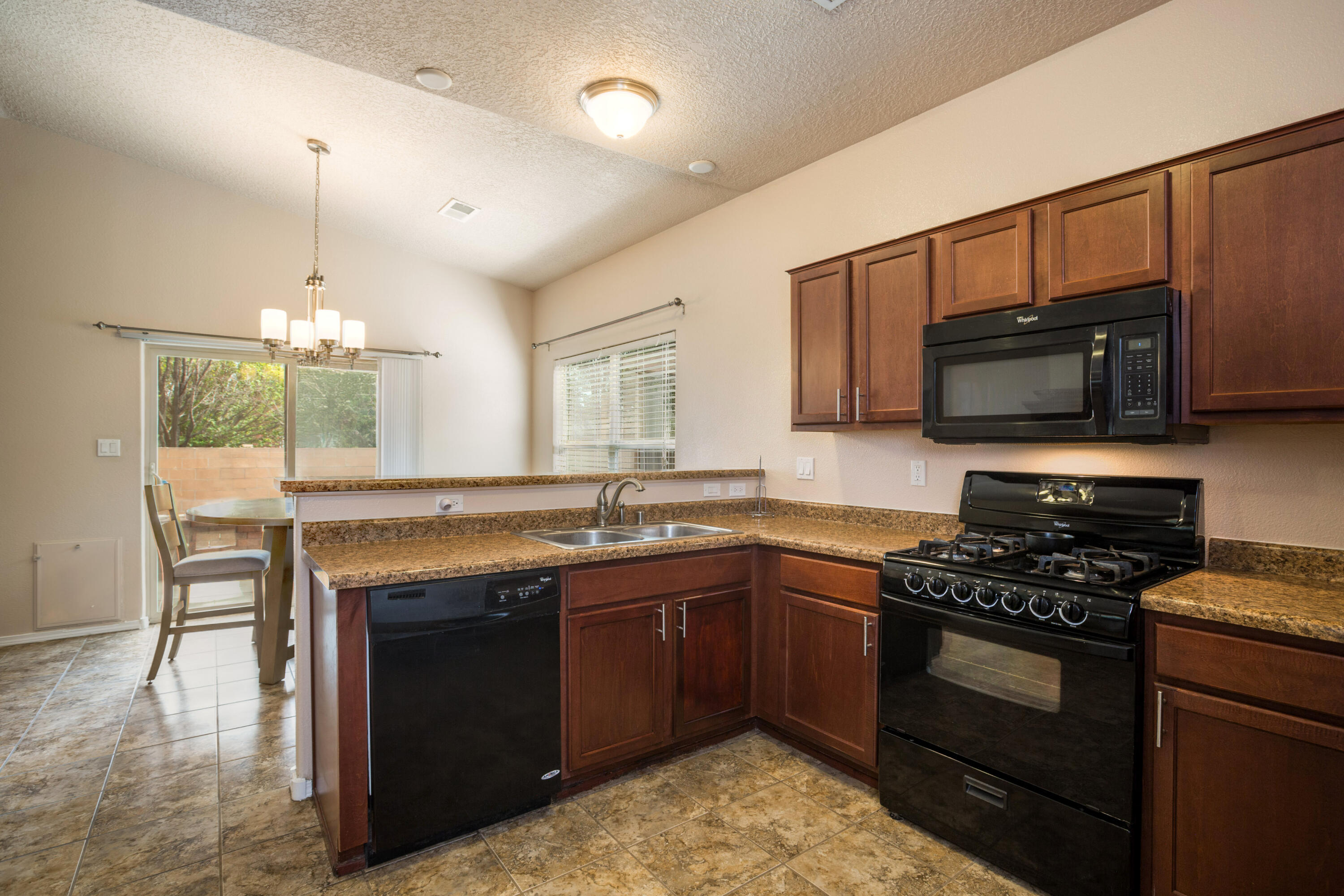 Photo 19 — 7400 Sombrillo Avenue SW