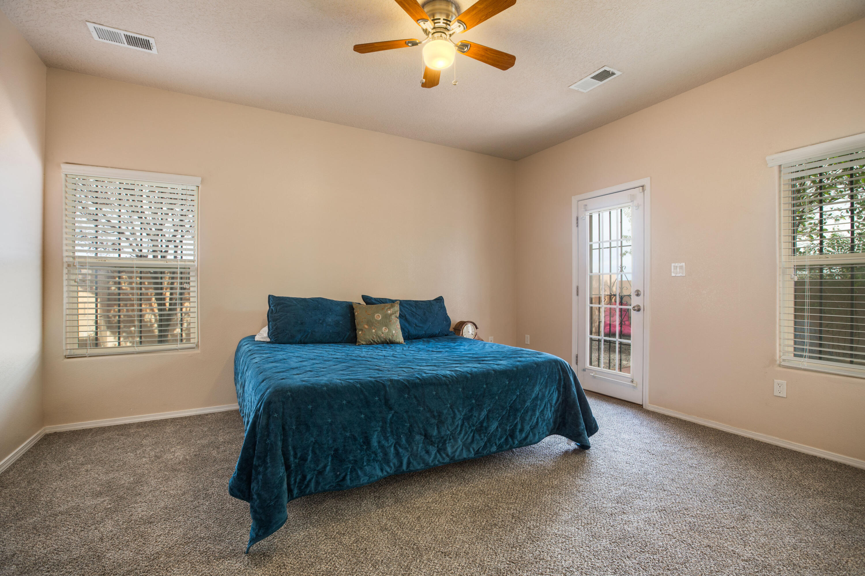 Photo 17 — 7400 Sombrillo Avenue SW