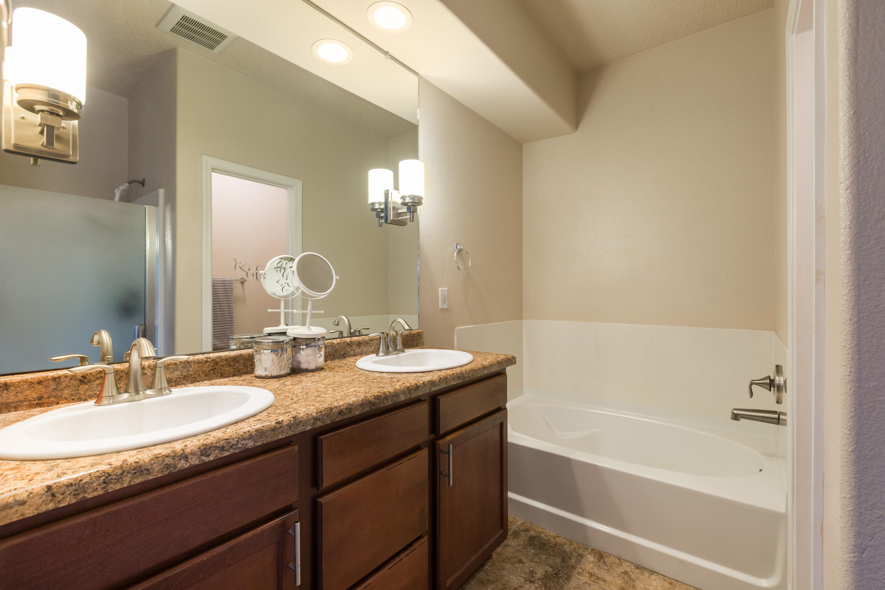 Photo 14 — 7400 Sombrillo Avenue SW