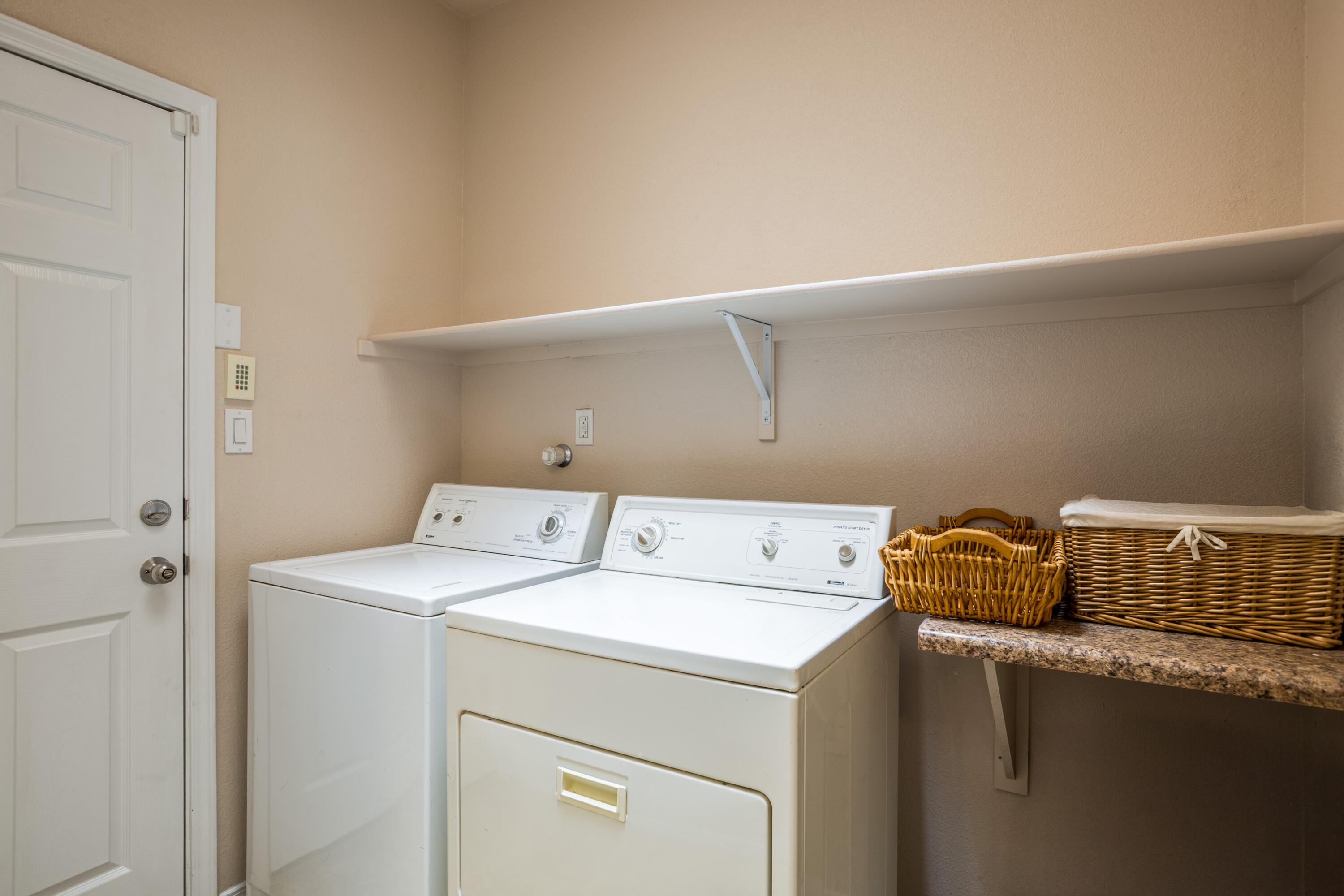Photo 7 — 7400 Sombrillo Avenue SW