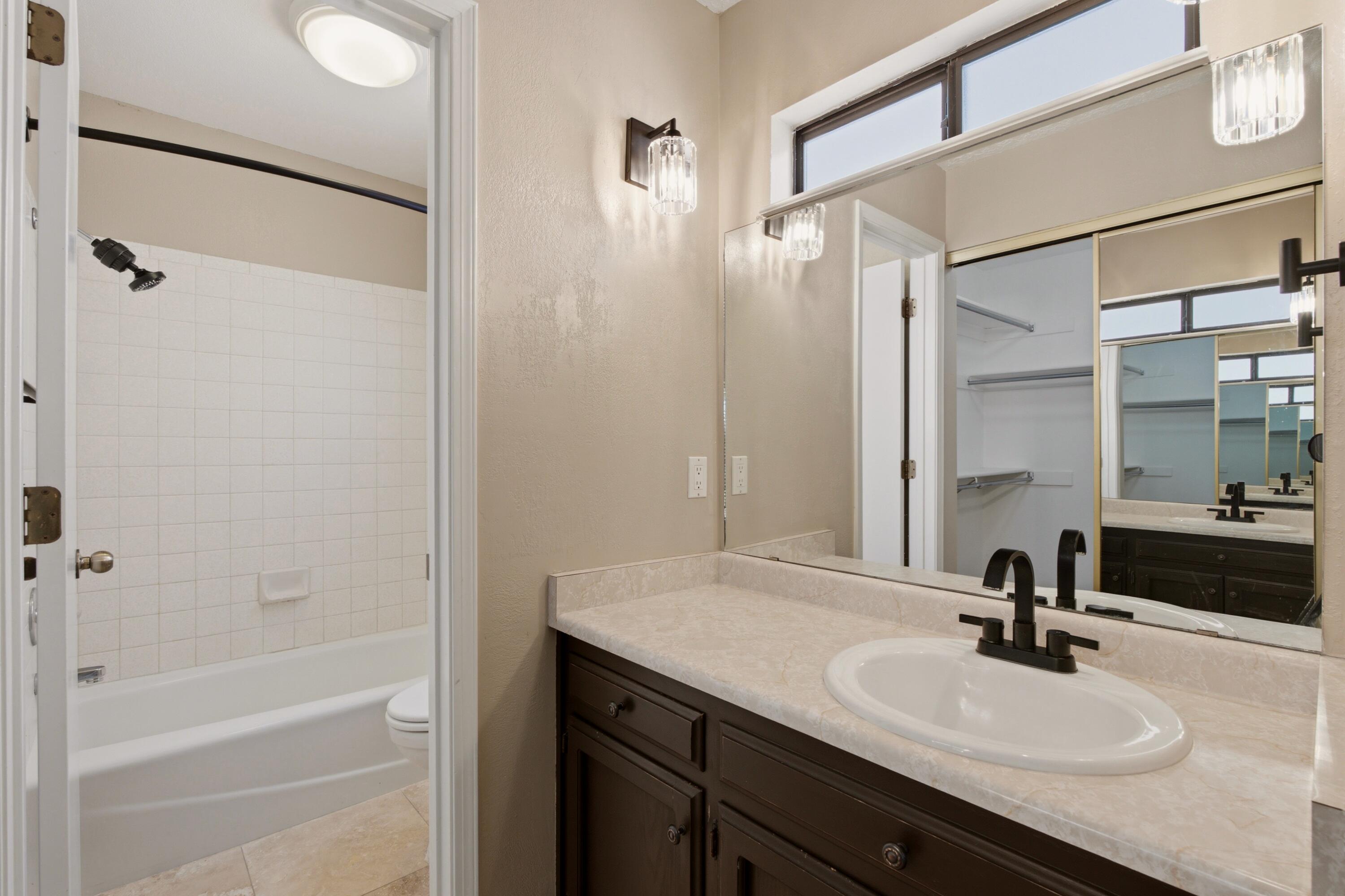 Photo 13 — 9513 Peralta Road NE