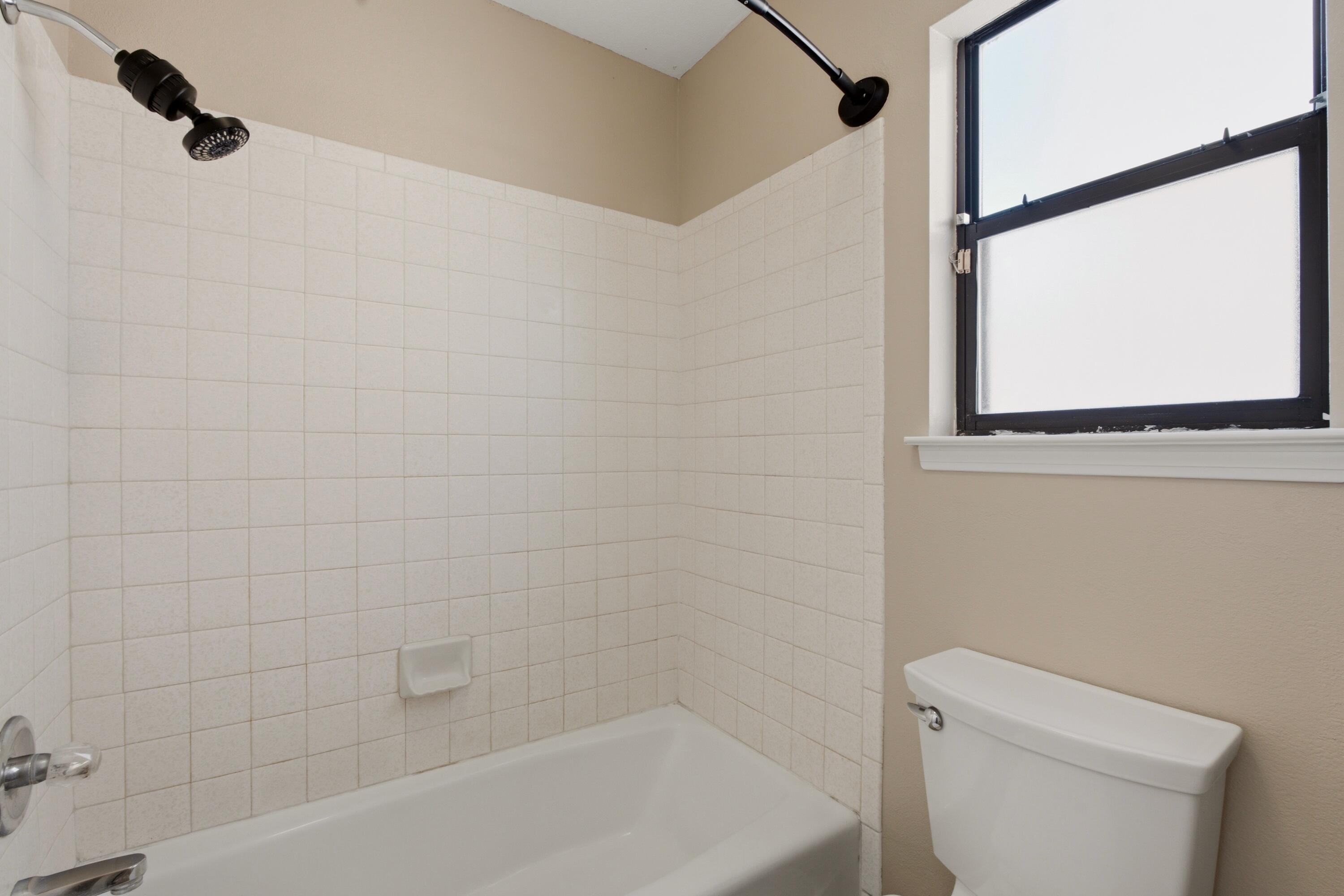Photo 11 — 9513 Peralta Road NE