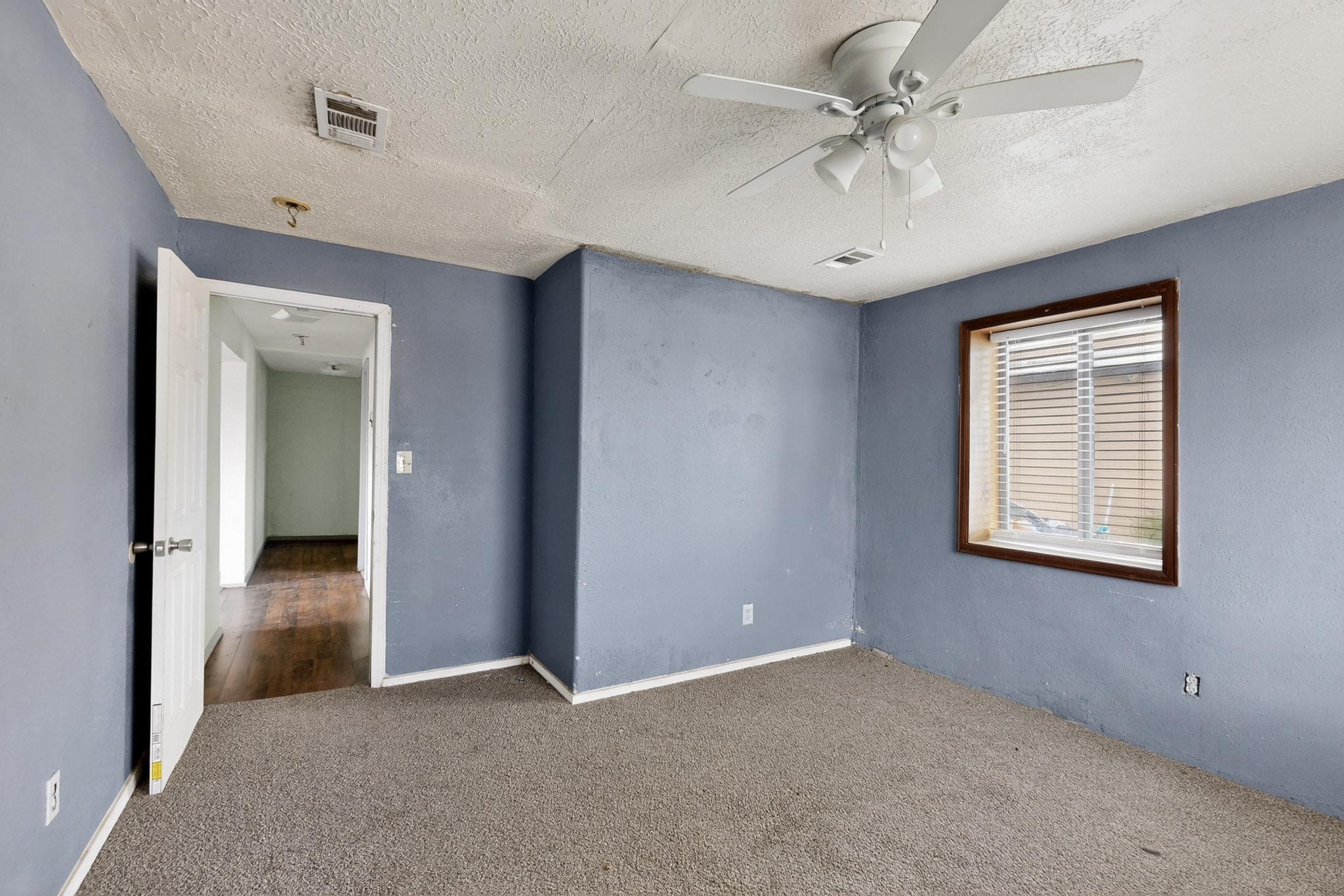 Photo 18 — 922 W Gilbert Avenue