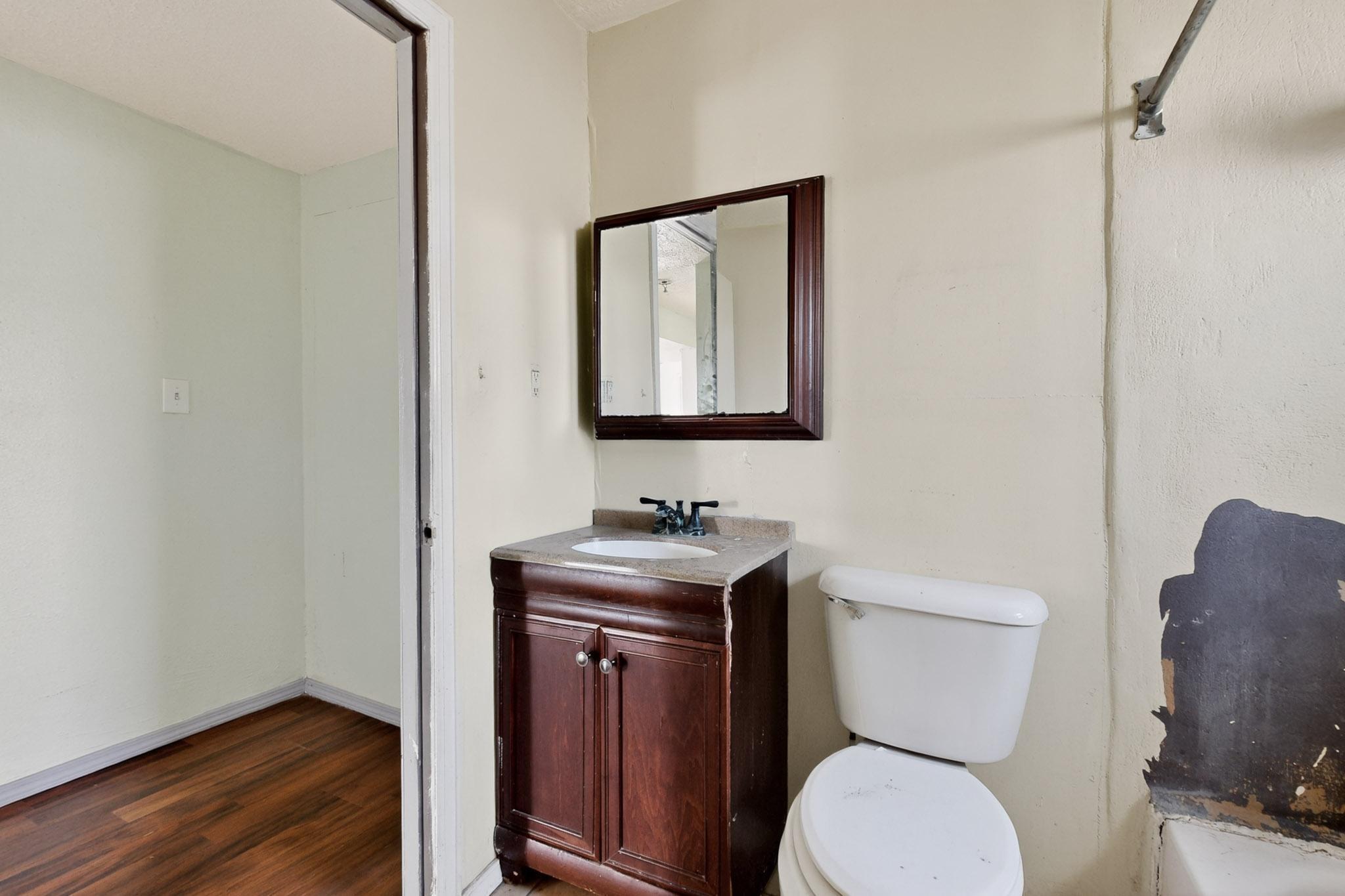 Photo 17 — 922 W Gilbert Avenue