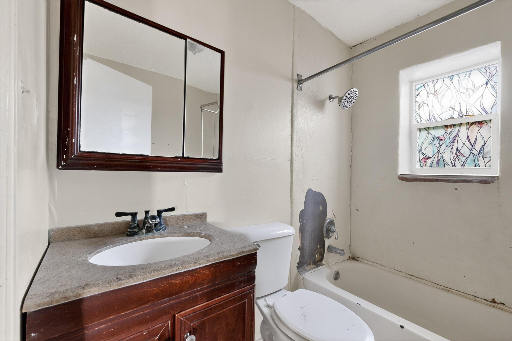 Photo 16 — 922 W Gilbert Avenue