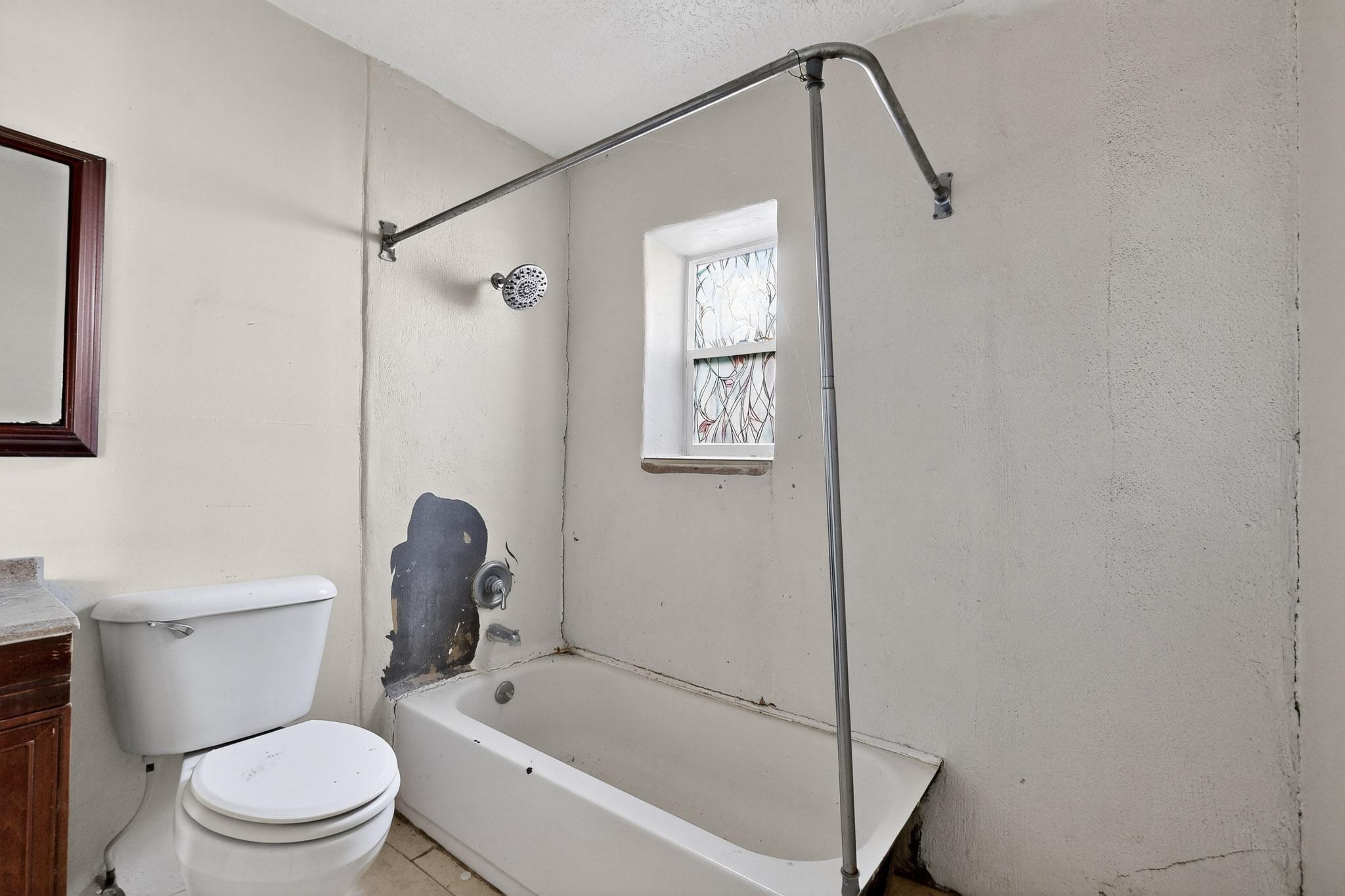 Photo 15 — 922 W Gilbert Avenue