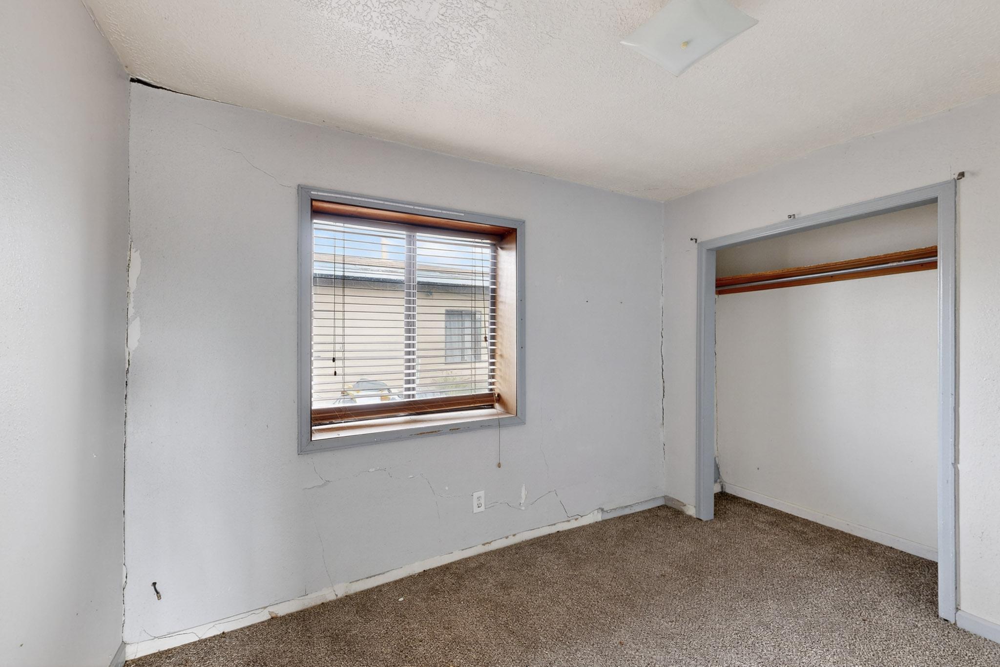 Photo 14 — 922 W Gilbert Avenue