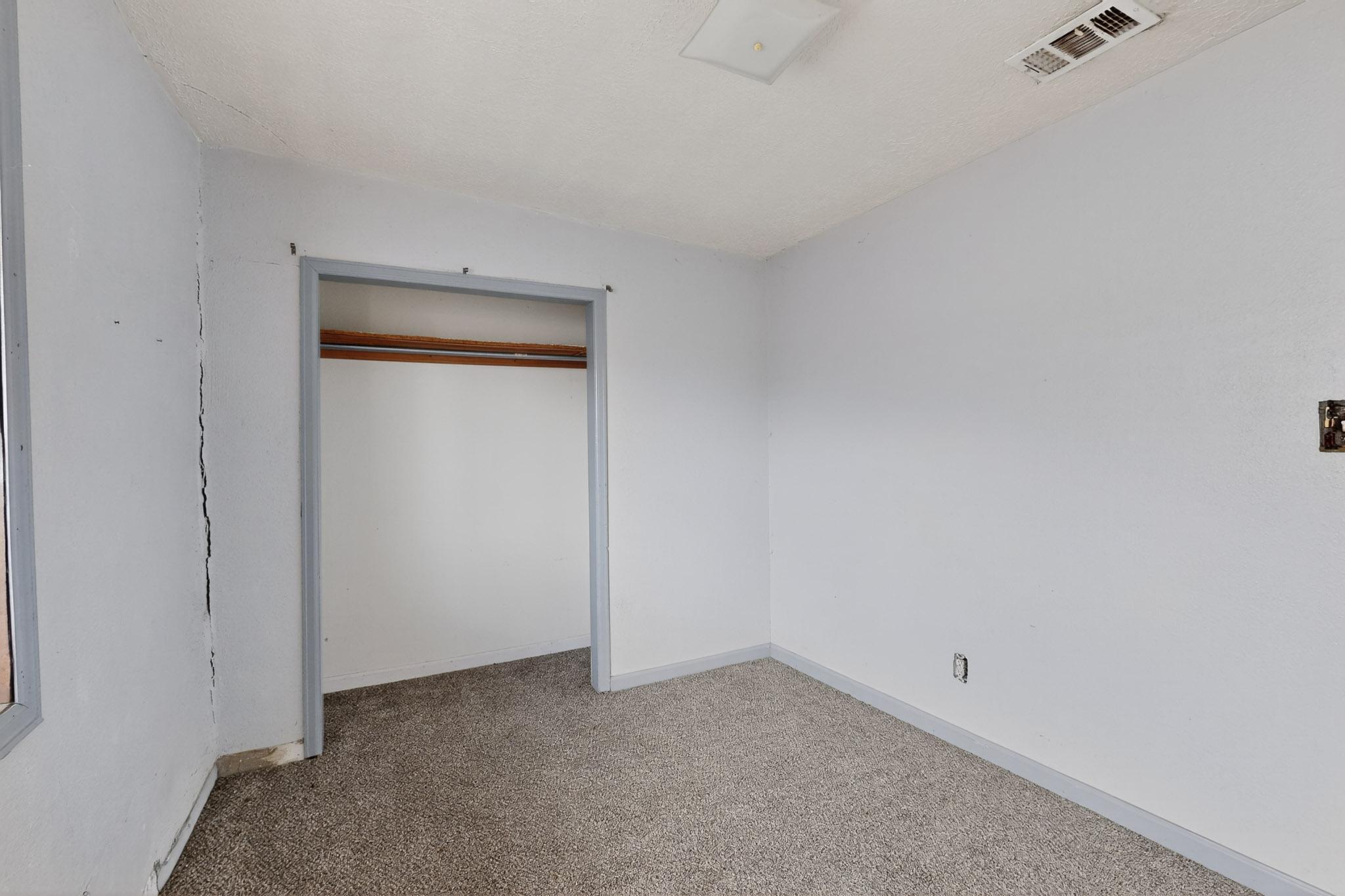 Photo 11 — 922 W Gilbert Avenue
